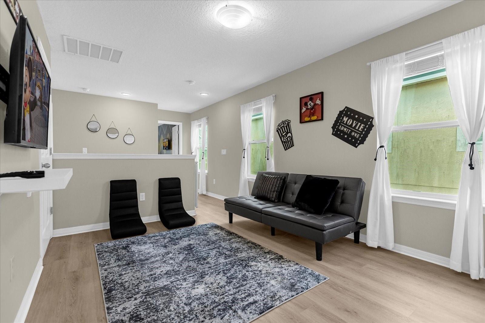 Listing photo id 17 for 1555 Carey Palm Circle