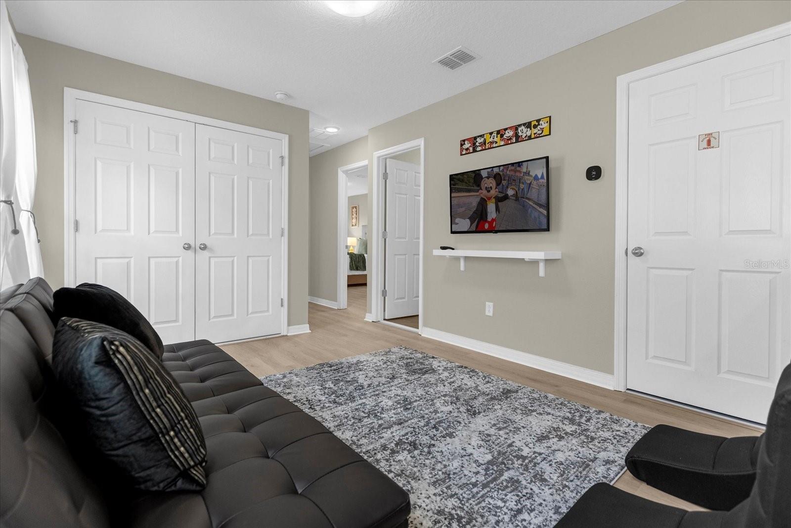 Listing photo id 18 for 1555 Carey Palm Circle