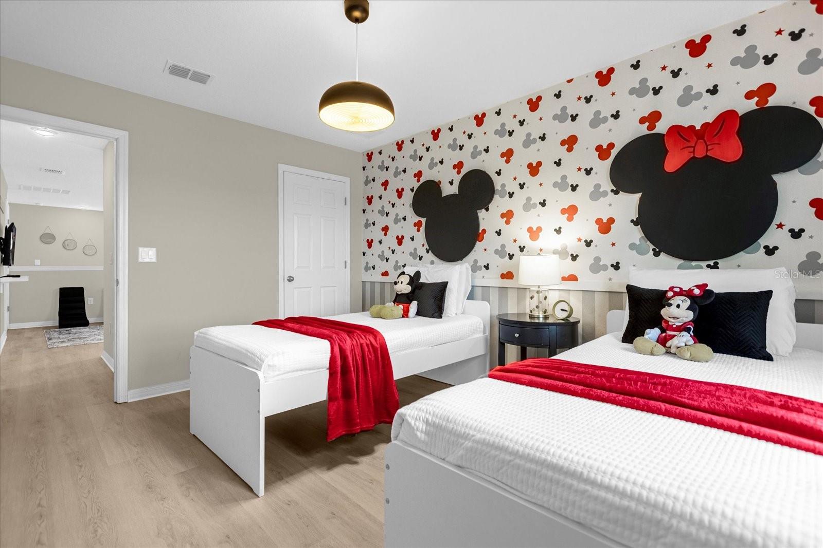 Listing photo id 19 for 1555 Carey Palm Circle