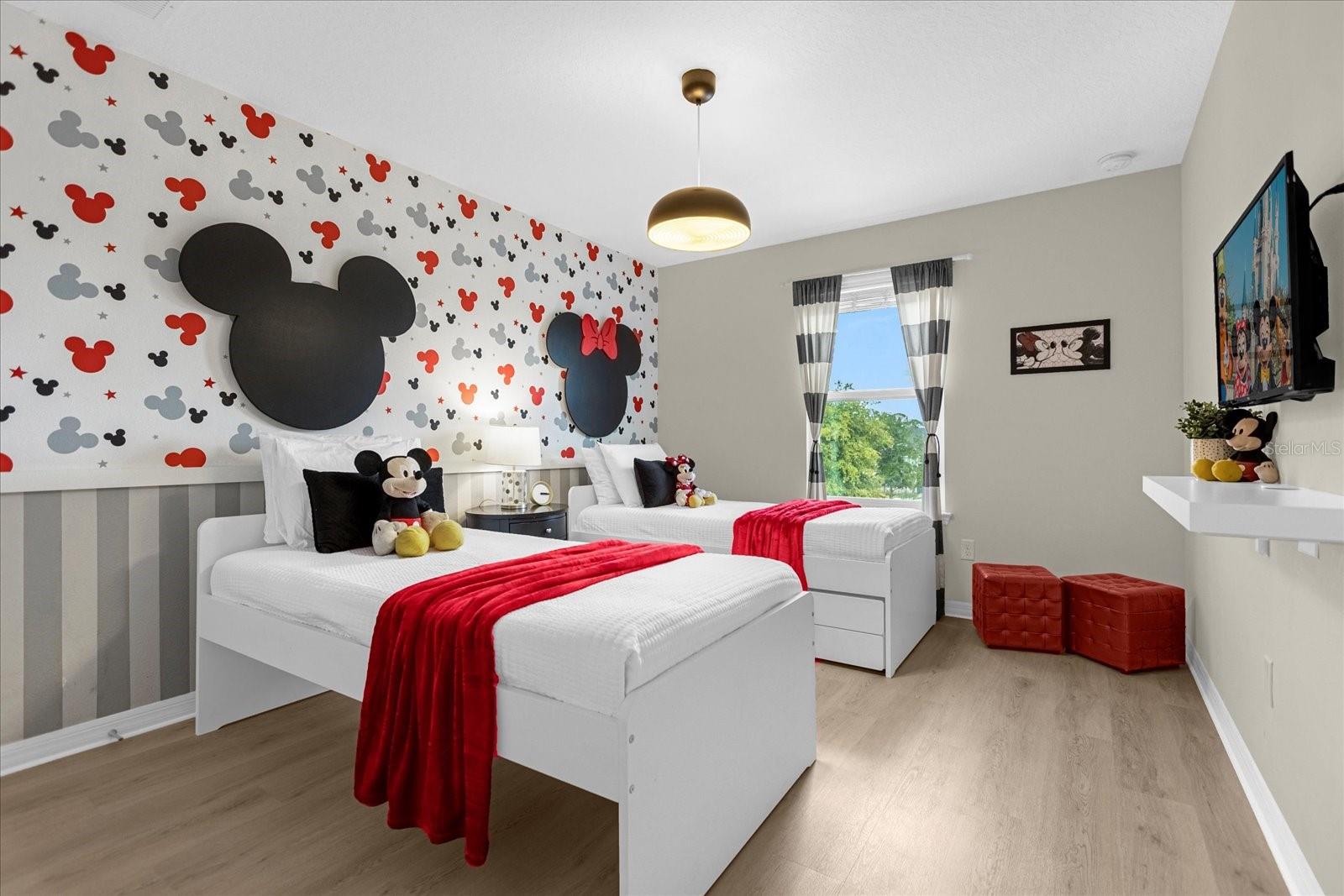 Listing photo id 20 for 1555 Carey Palm Circle