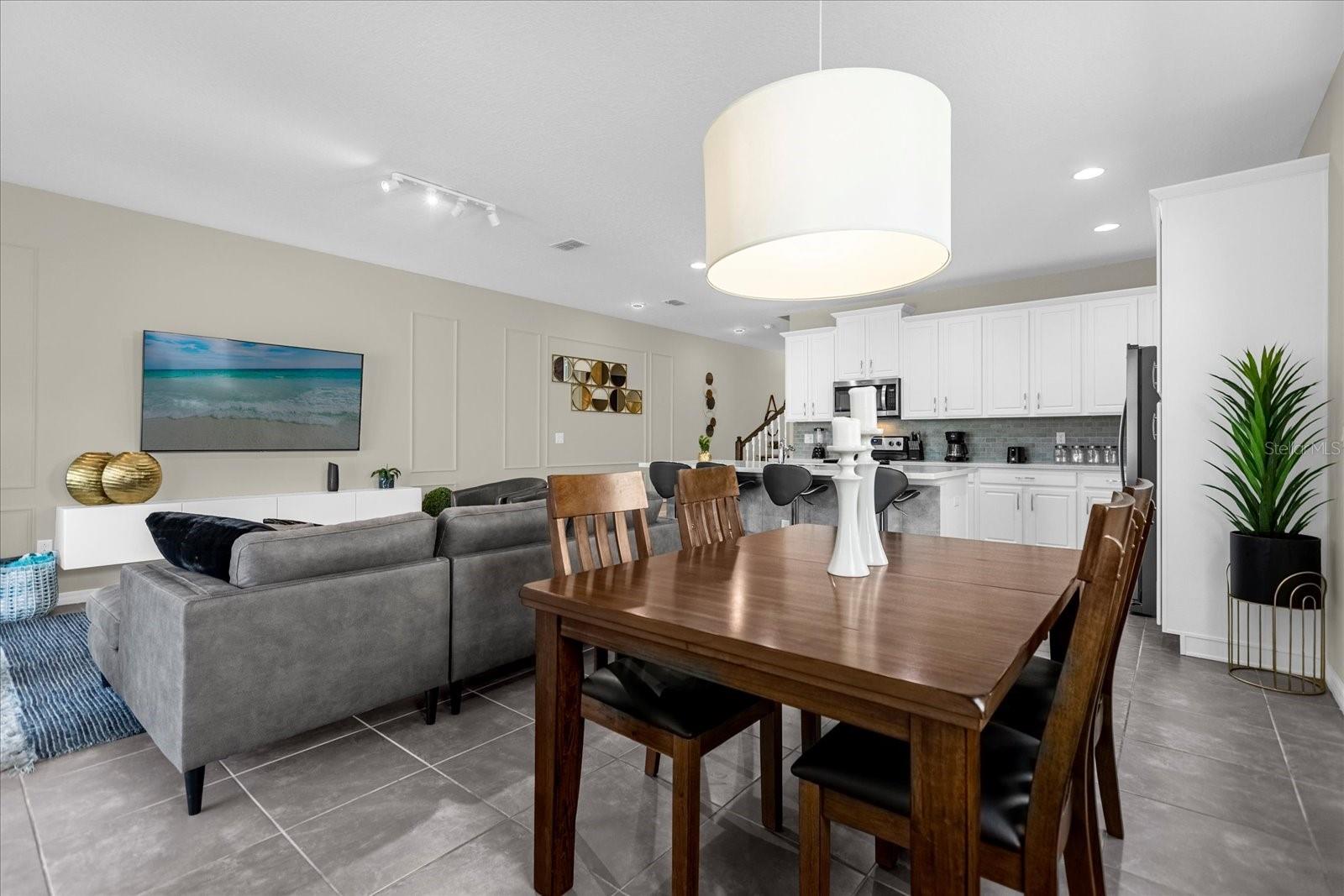 Listing photo id 4 for 1555 Carey Palm Circle