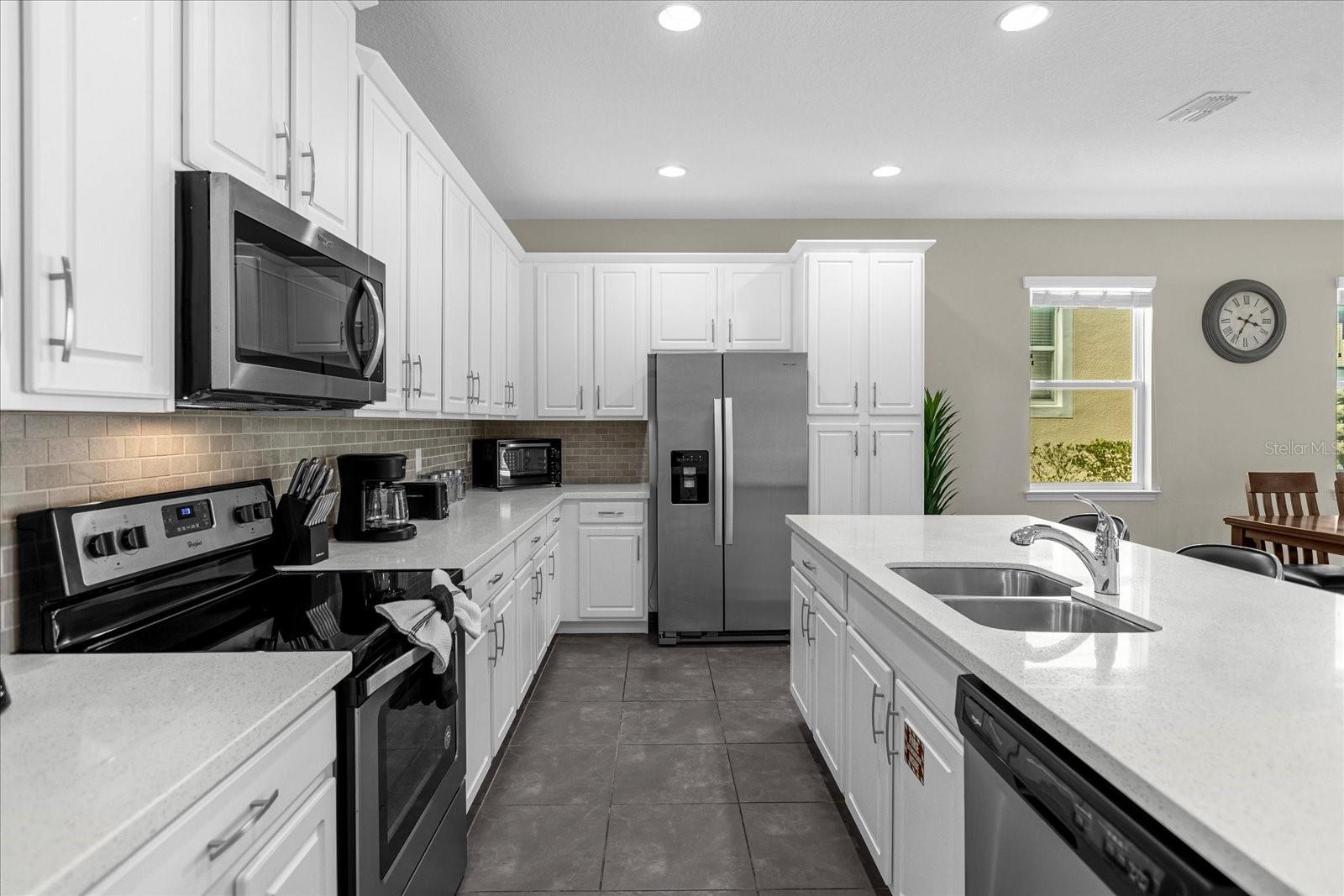 Listing photo id 7 for 1555 Carey Palm Circle