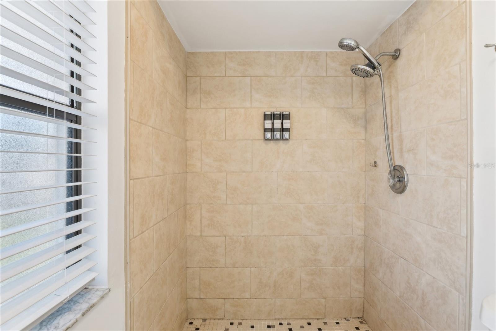 Image 27 of 54 For 118 Pinewood Circle