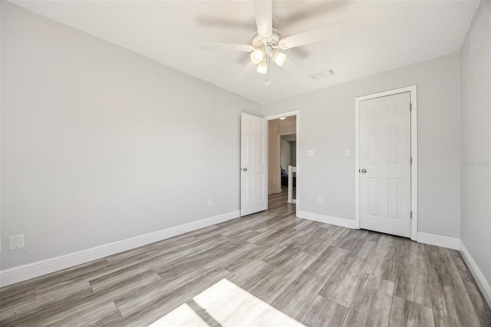 Image 20 of 35 For 464 Harvest Oak Court