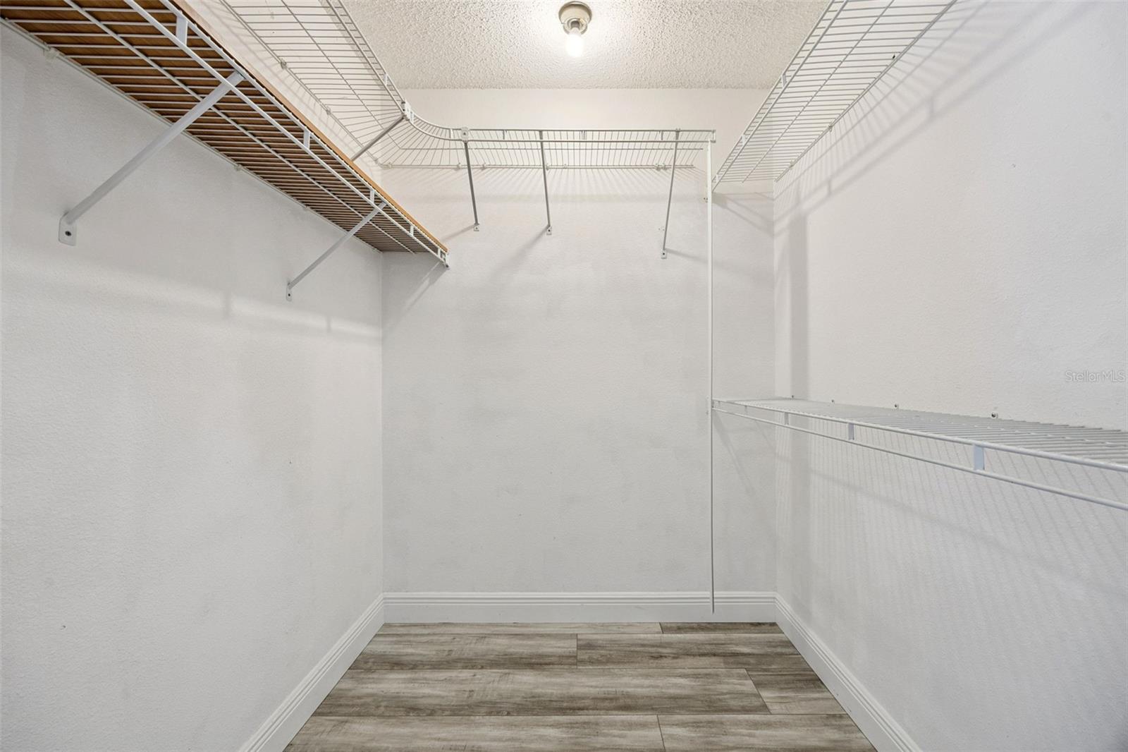 Image 26 of 35 For 464 Harvest Oak Court