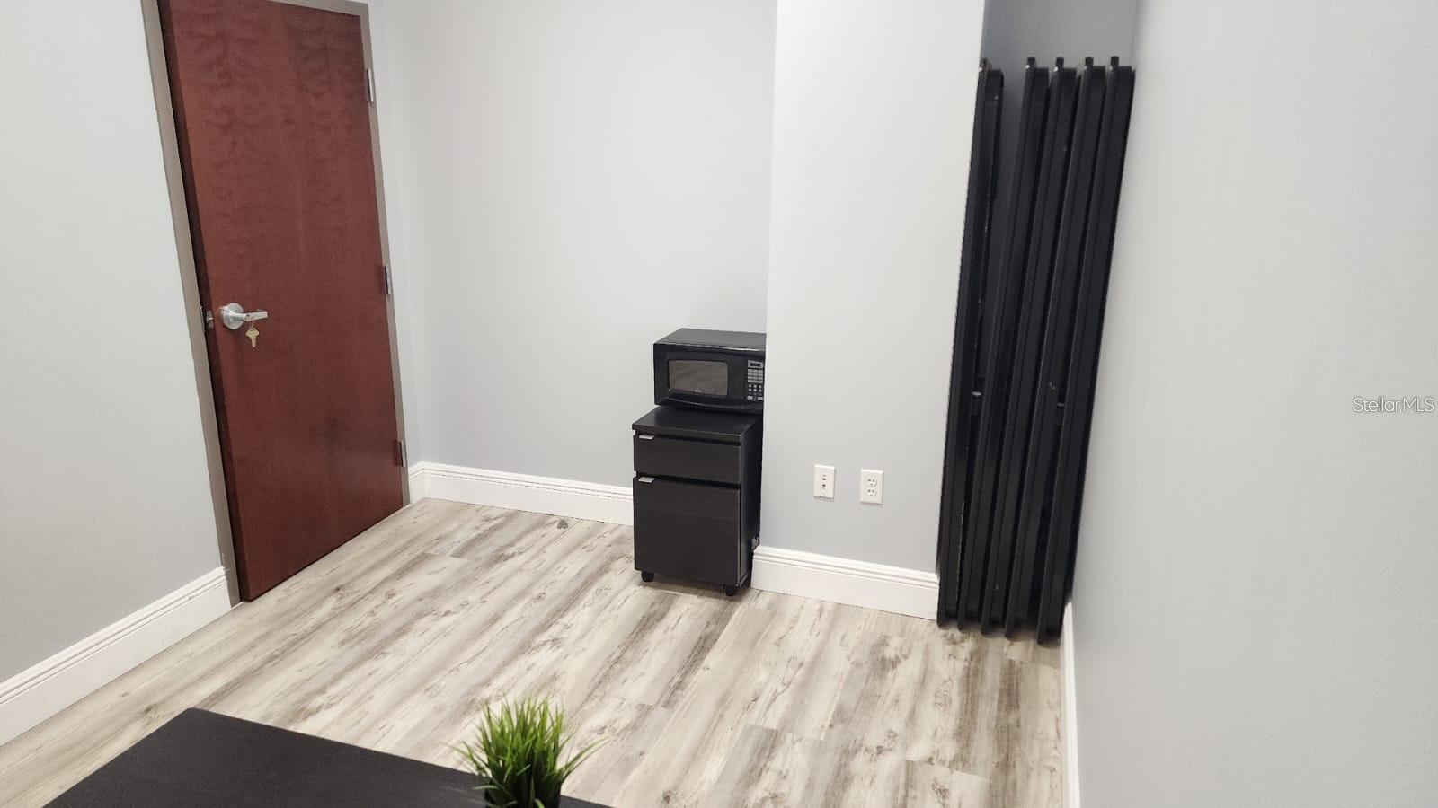 Image 11 of 13 For 7065 Westpointe Boulevard 305