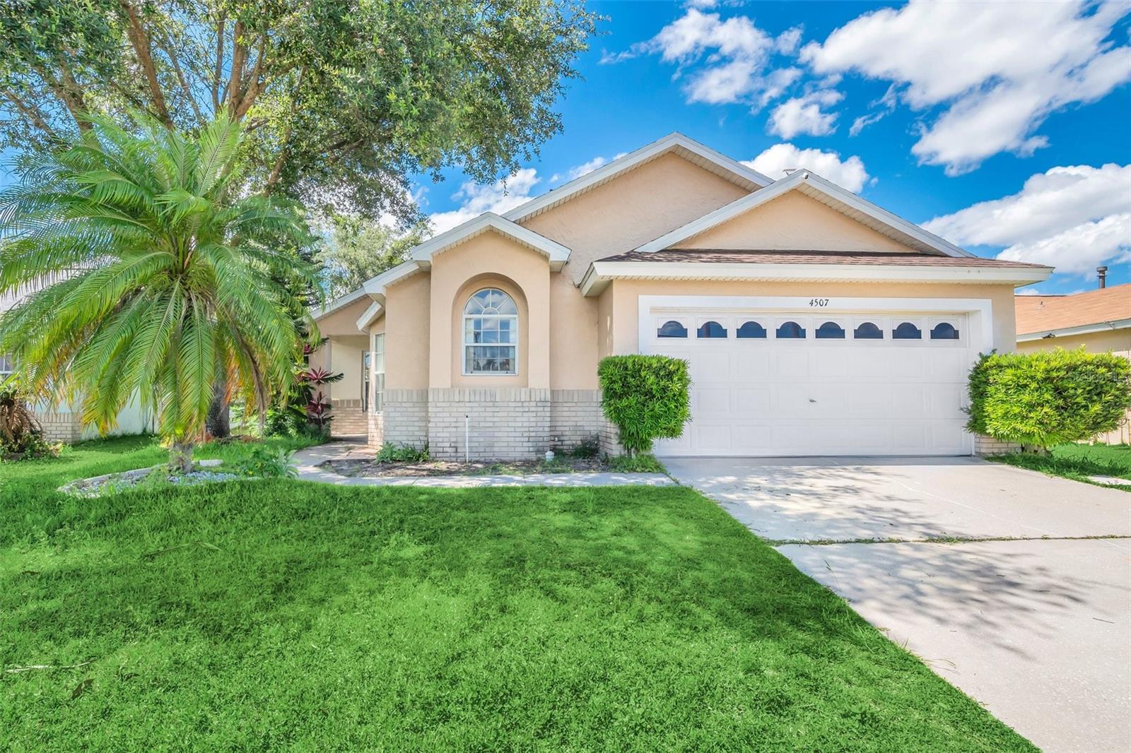 Listing Details for 4507 Oakbrook Court, KISSIMMEE, FL 34746