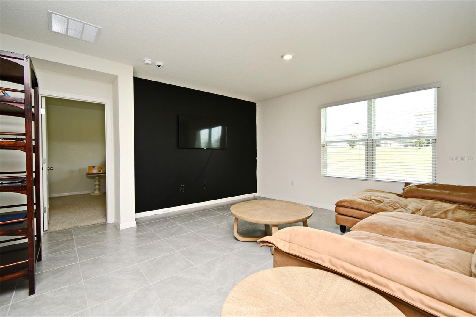 Image 5 of 47 For 440 Baroness Way