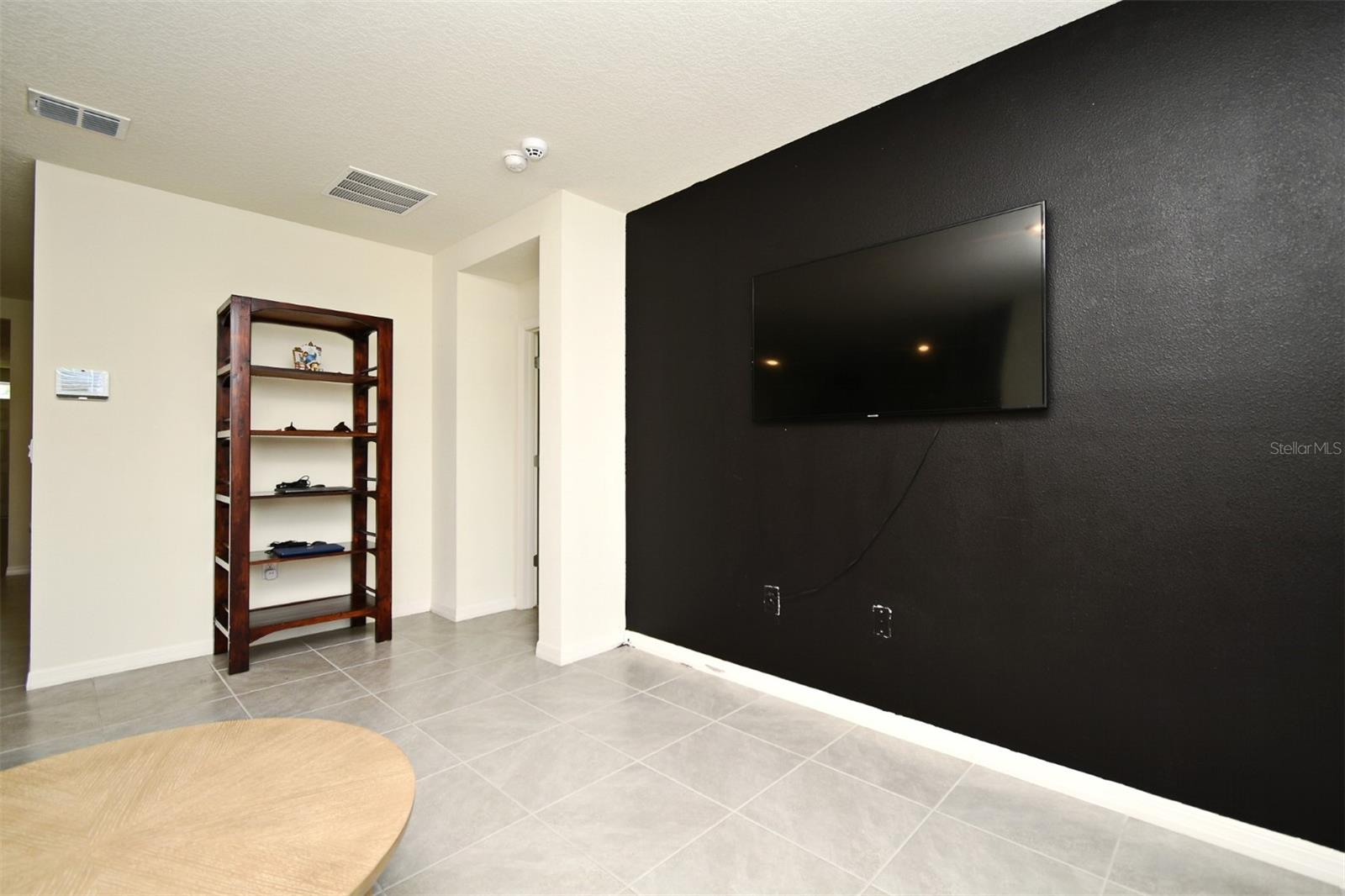 Image 8 of 47 For 440 Baroness Way