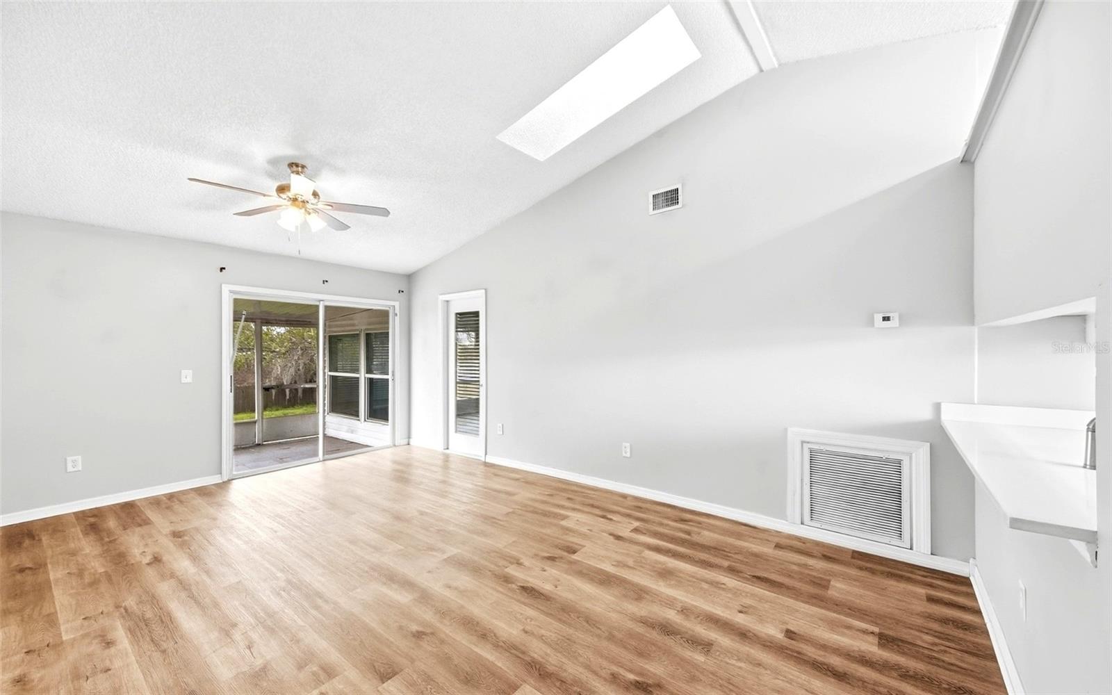 Image 4 of 22 For 2688 Collingswood Drive