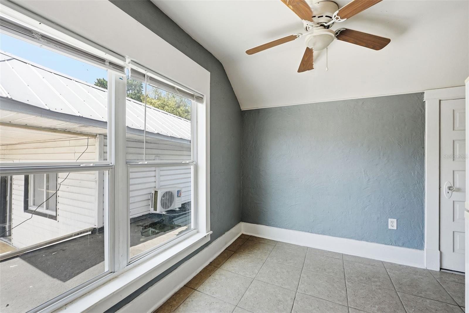 Image 10 of 14 For 104 Clyde Avenue