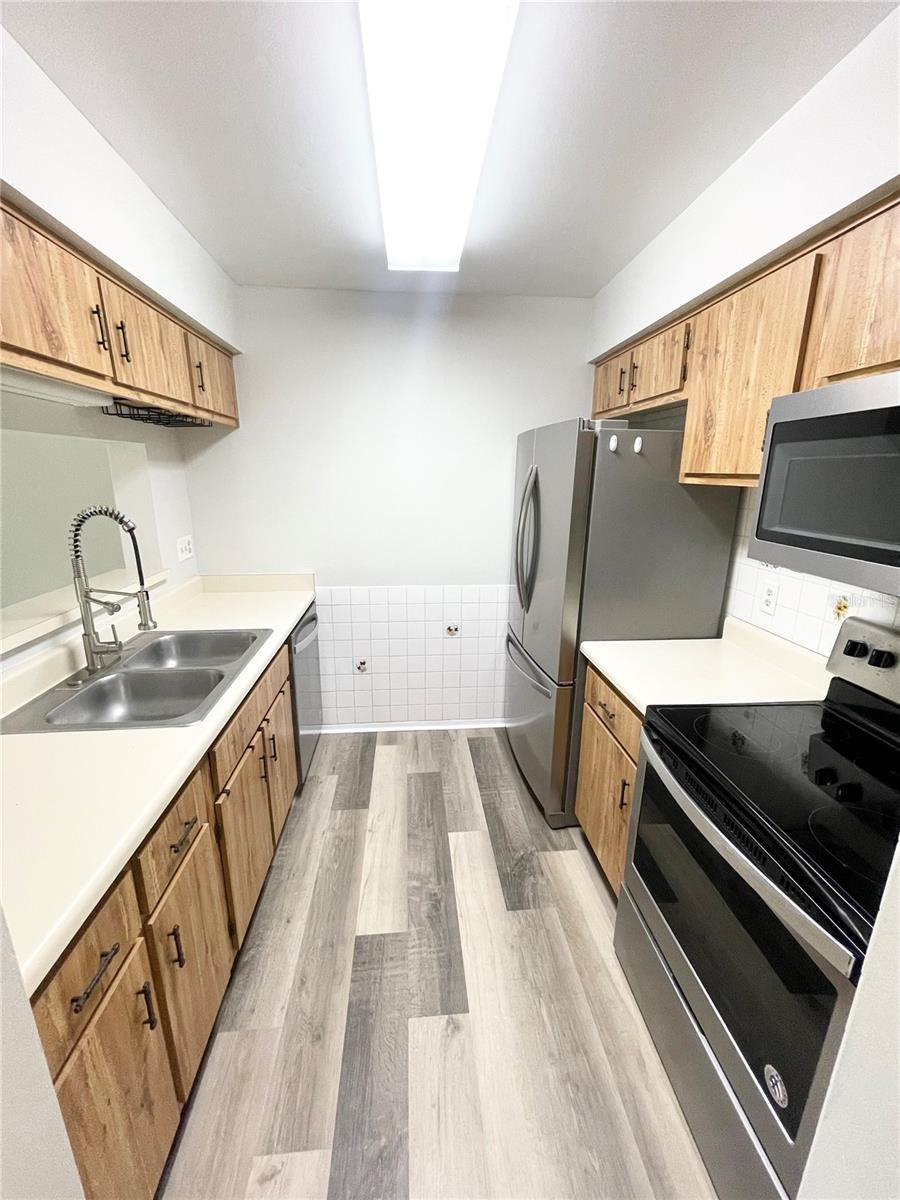 Image 8 of 15 For 4854 Semoran Boulevard 2205