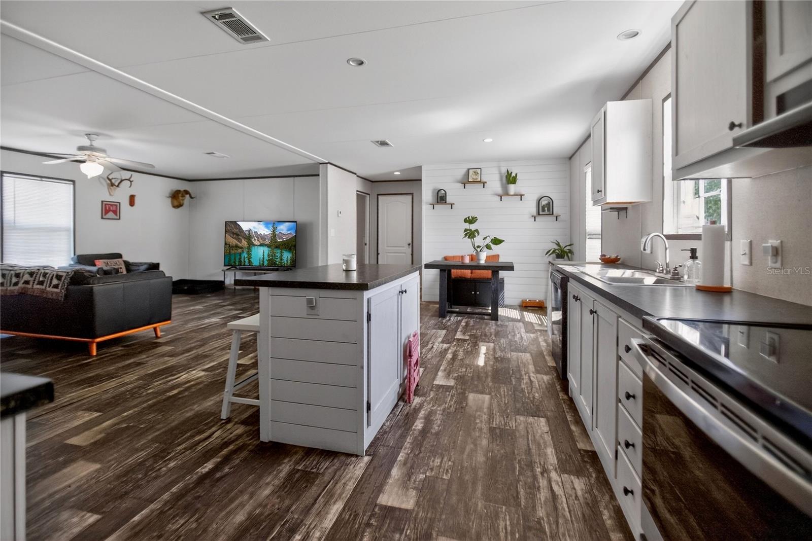 Image 6 of 18 For 2857 Hickory Street