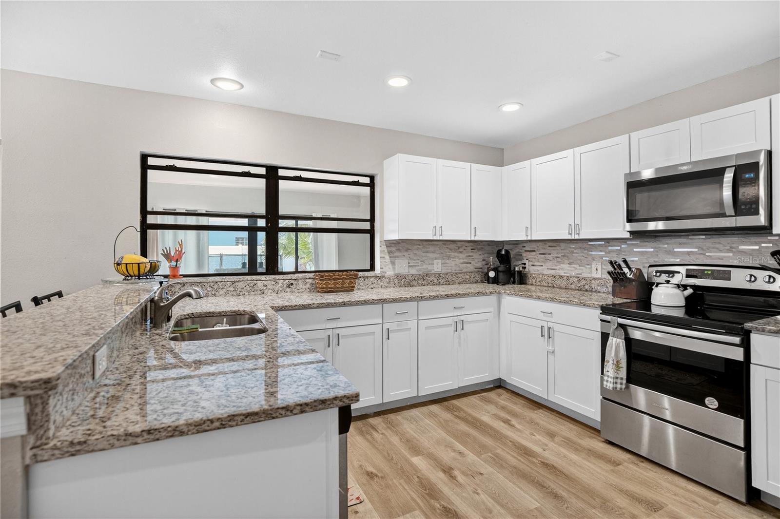 Image 14 of 33 For 13691 Crystal River Drive