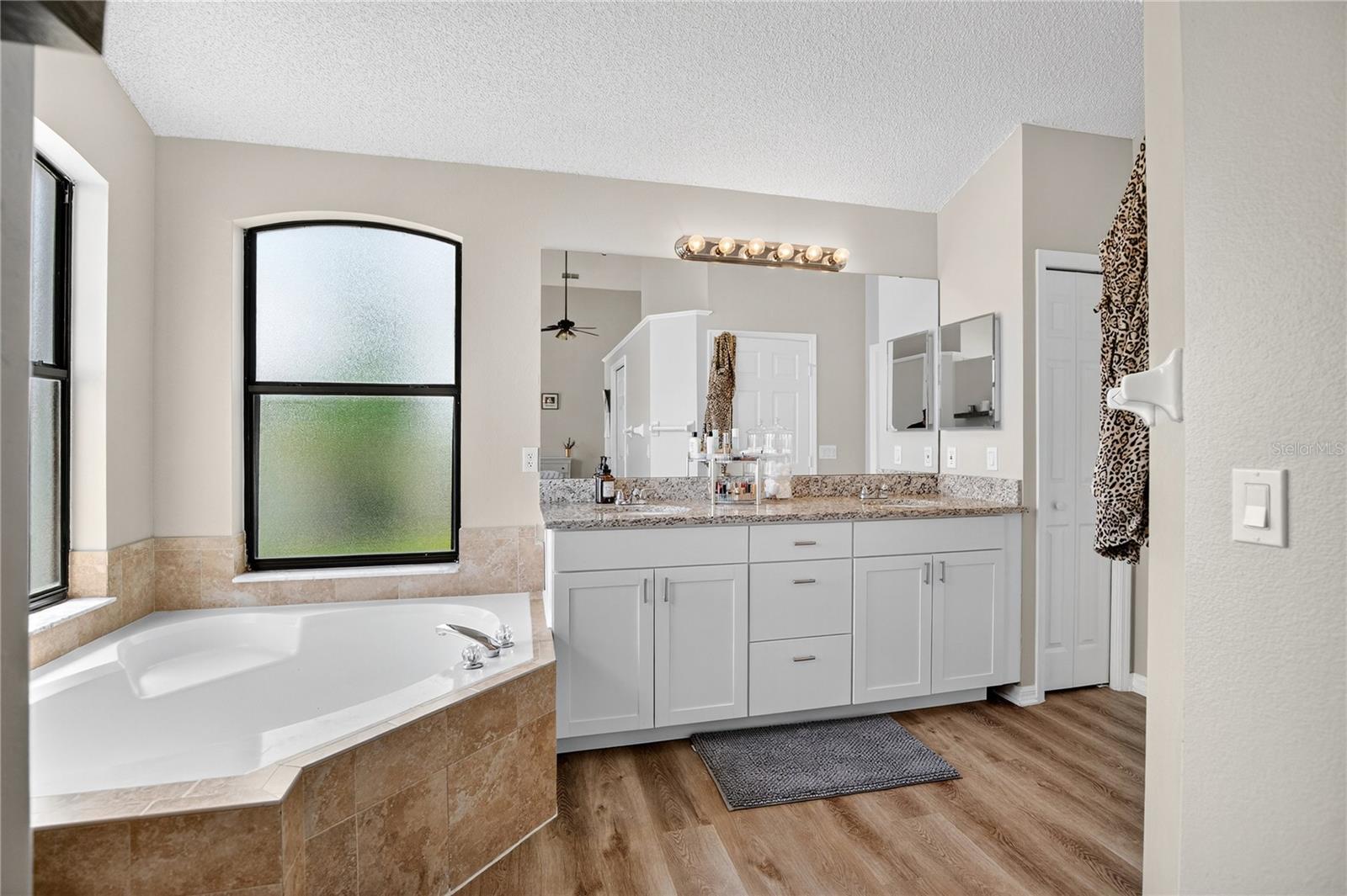 Image 17 of 33 For 13691 Crystal River Drive