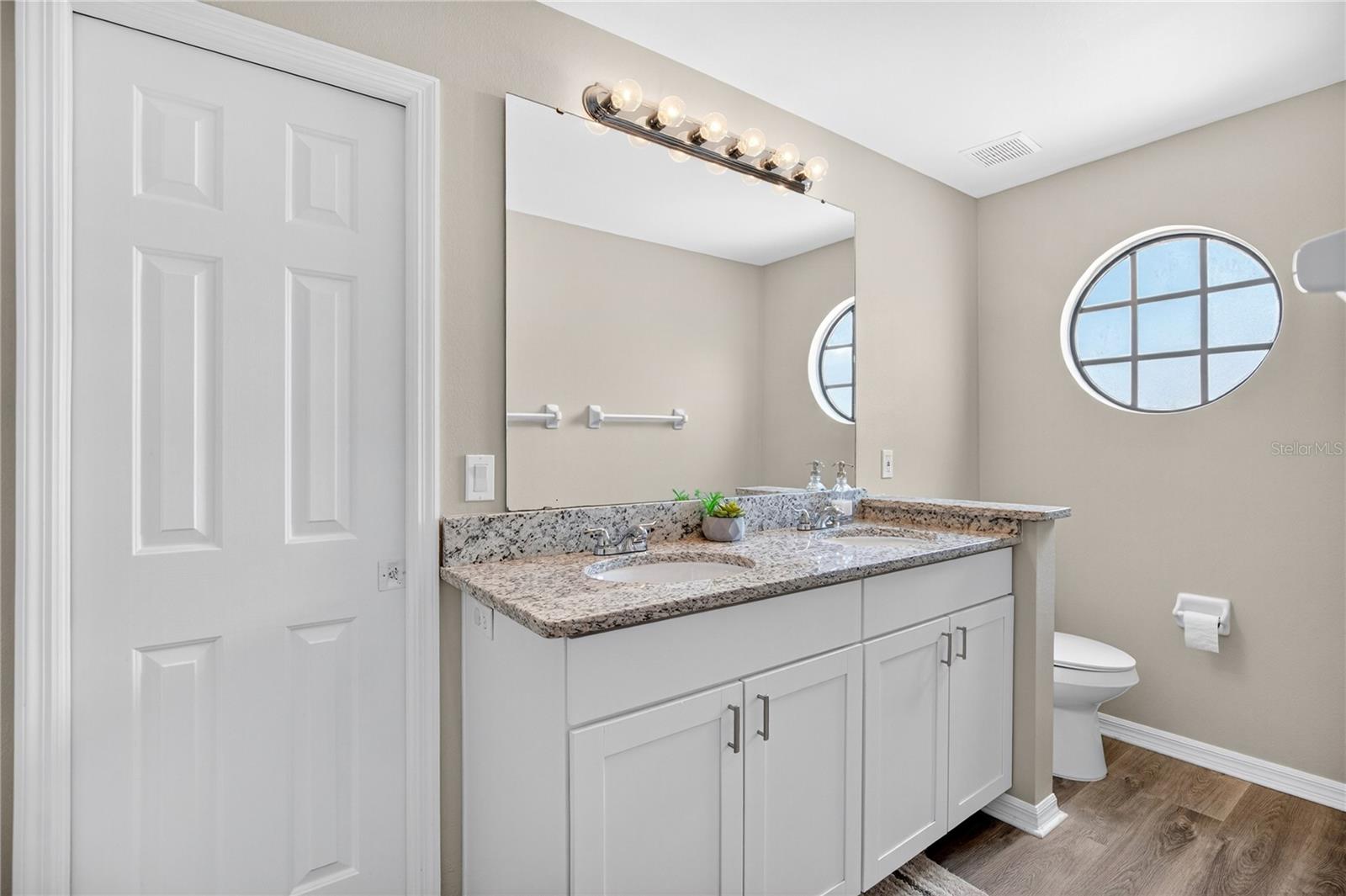 Image 21 of 33 For 13691 Crystal River Drive