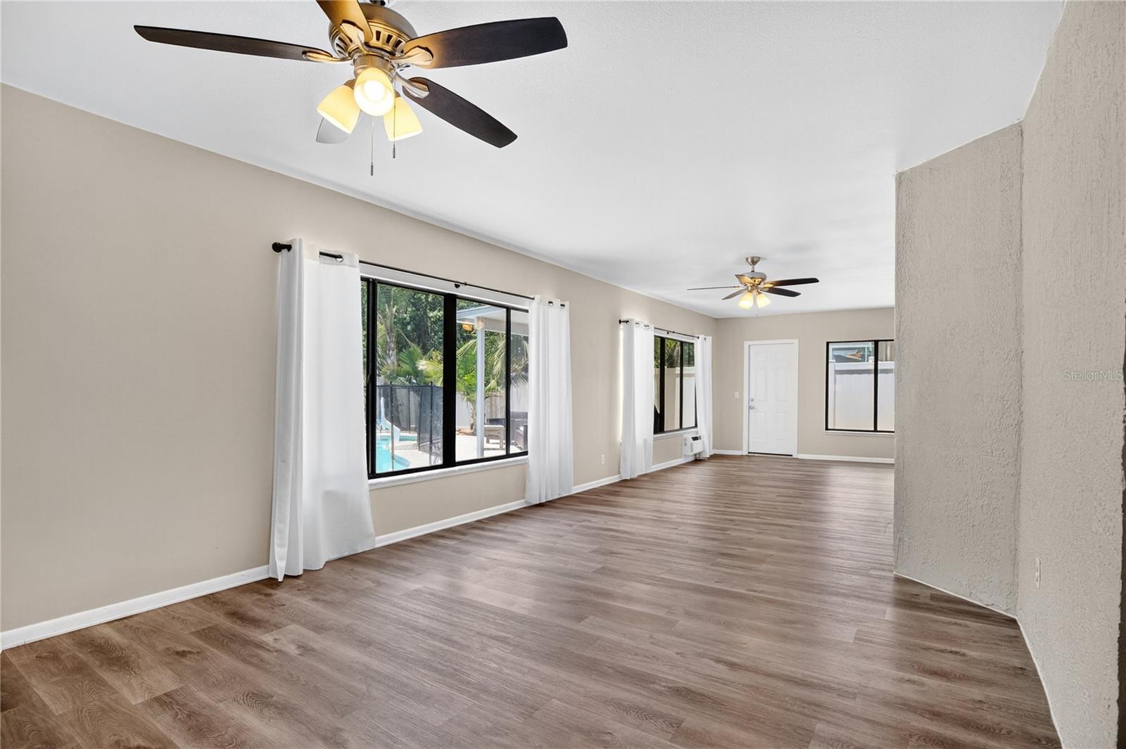 Image 27 of 33 For 13691 Crystal River Drive