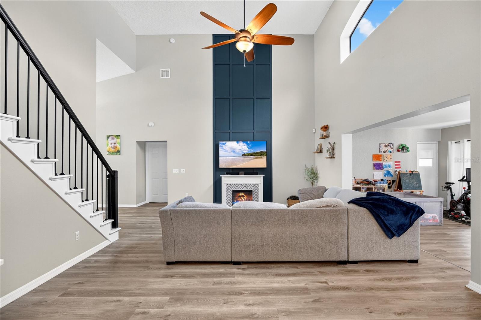 Image 5 of 33 For 13691 Crystal River Drive