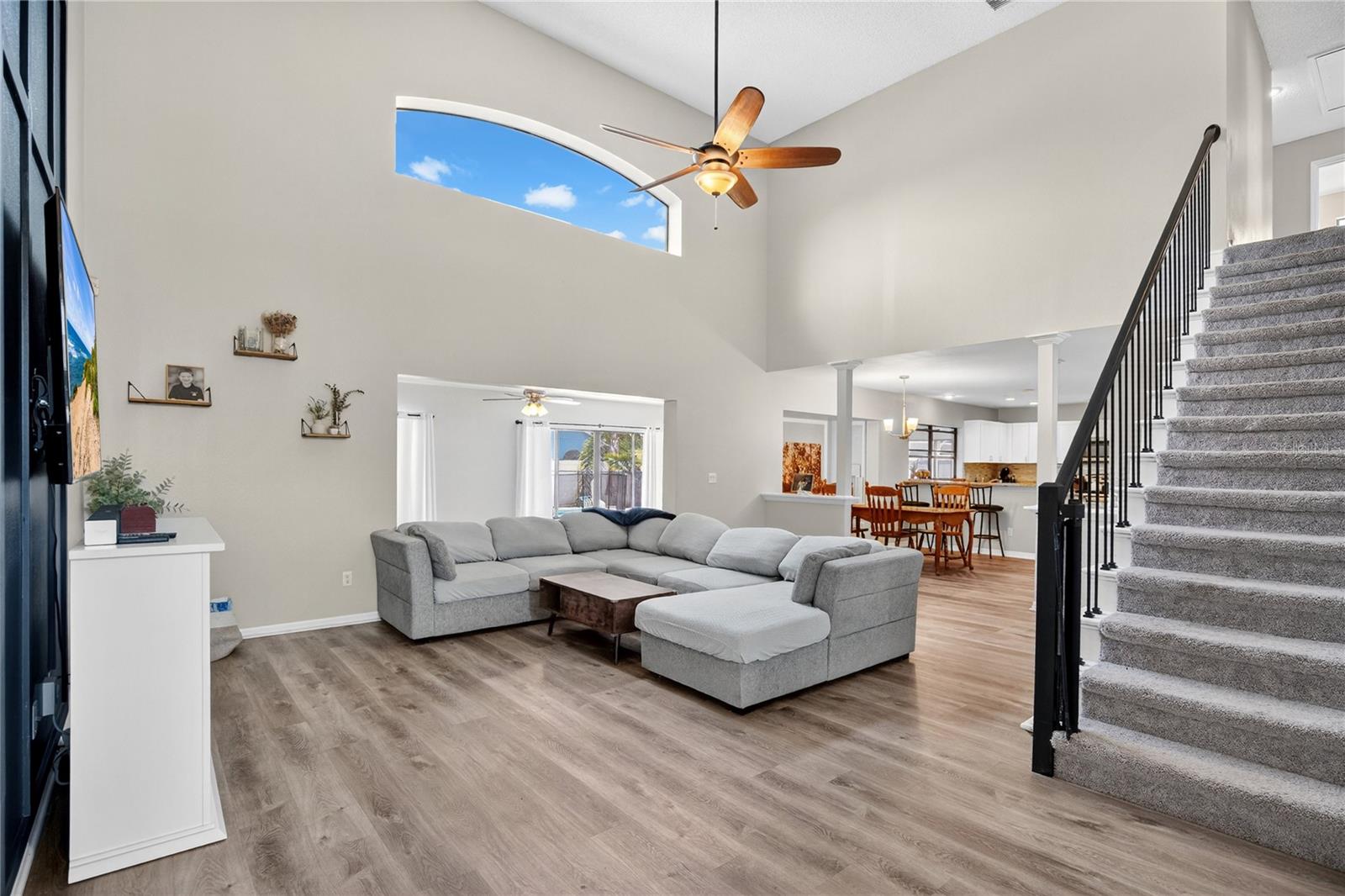 Image 7 of 33 For 13691 Crystal River Drive