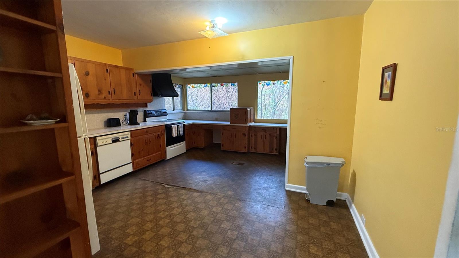 Image 3 of 12 For 2633 Compton Street