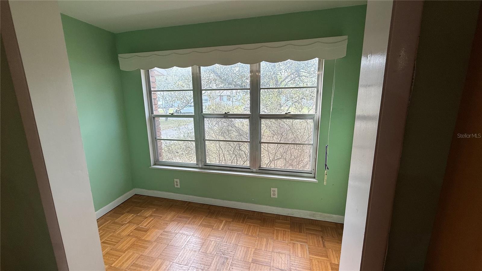 Image 5 of 12 For 2633 Compton Street