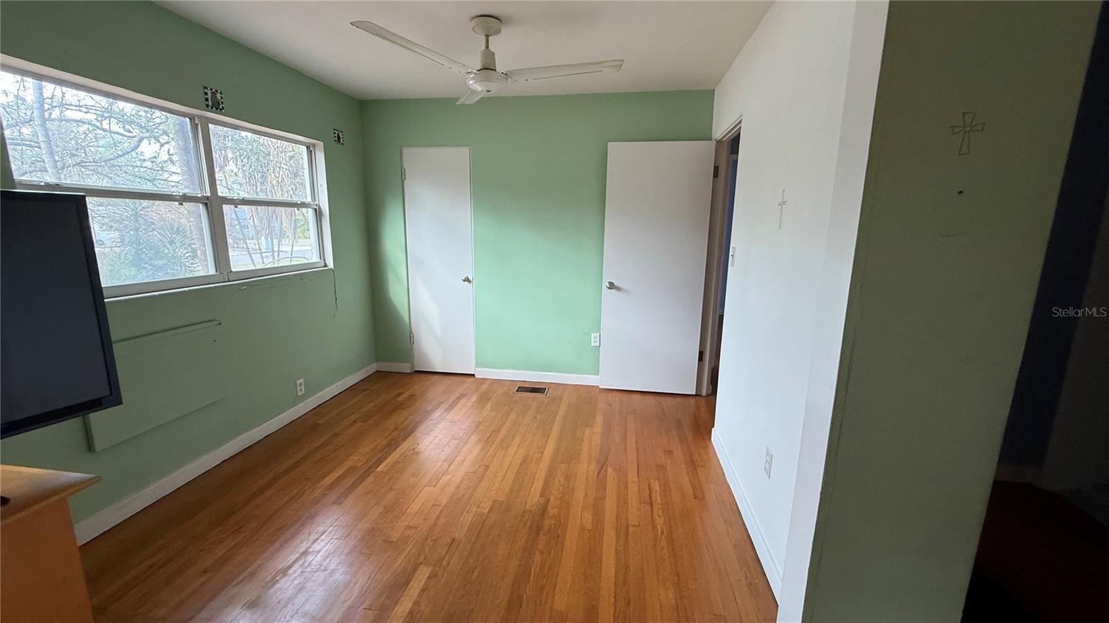 Image 6 of 12 For 2633 Compton Street