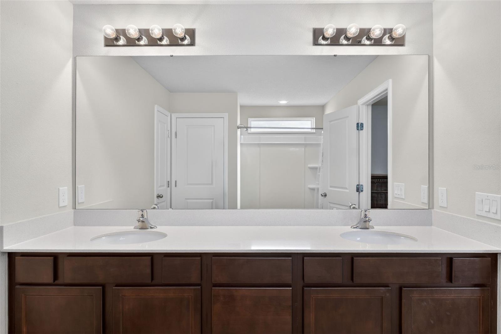 Image 32 of 72 For 1117 Michelangelo Lane