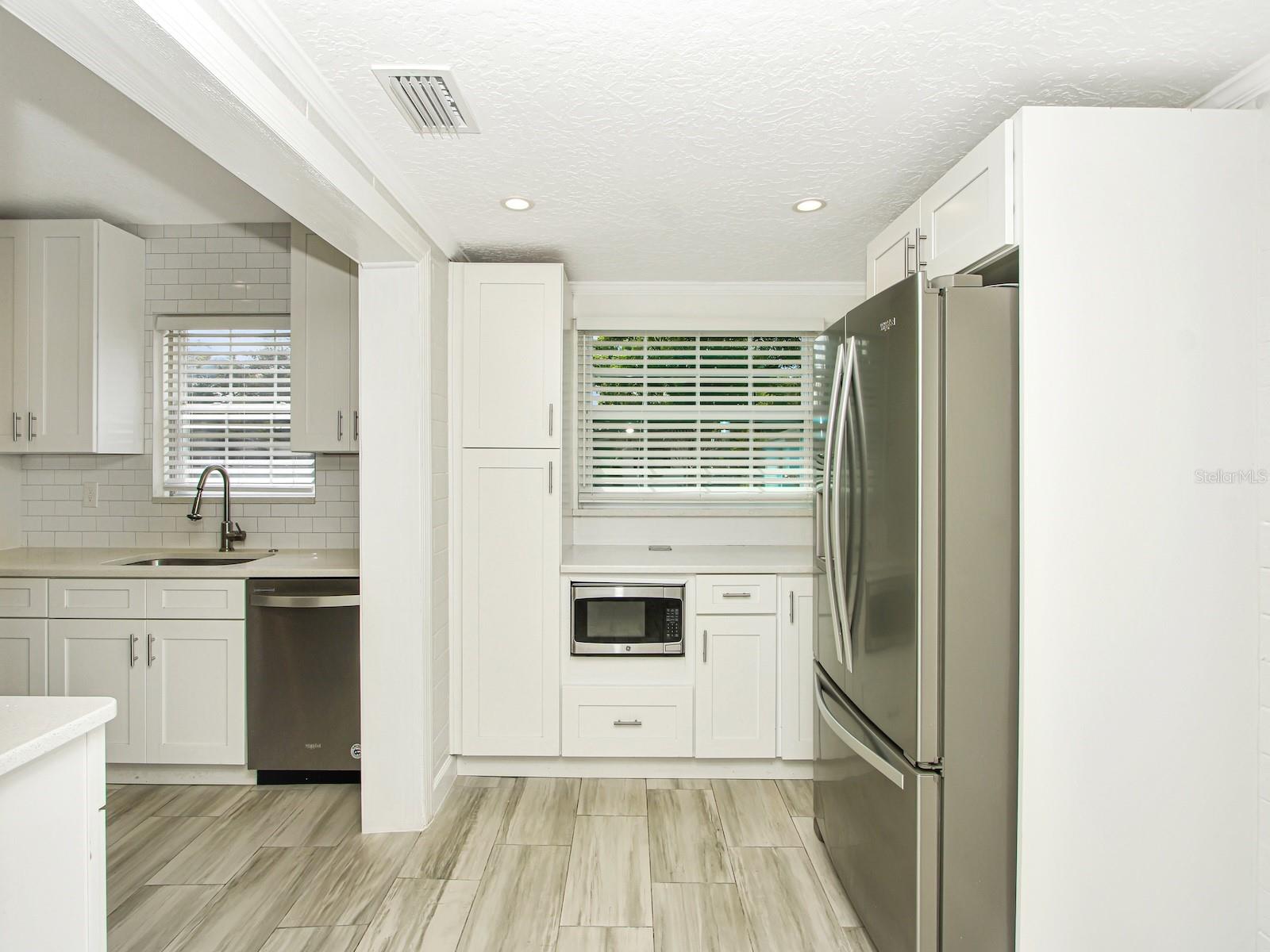 Image 10 of 27 For 750 Essex Place