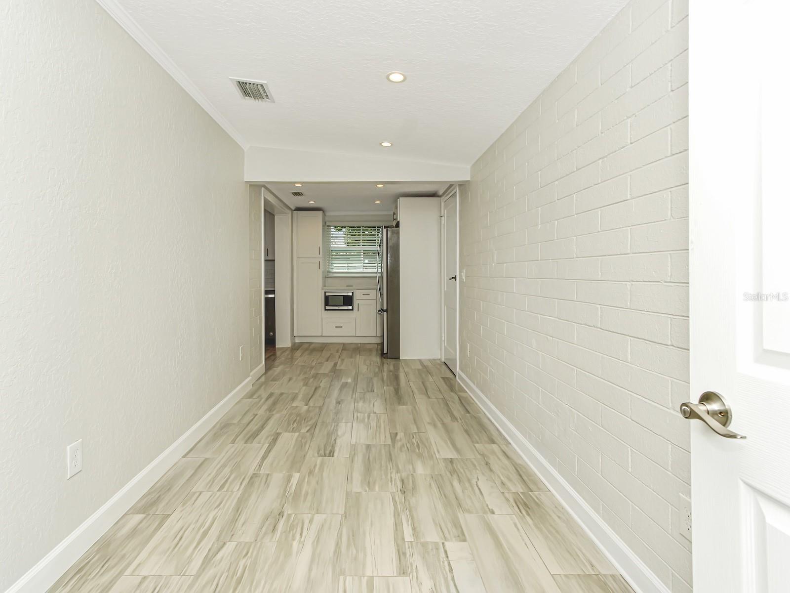 Image 11 of 27 For 750 Essex Place