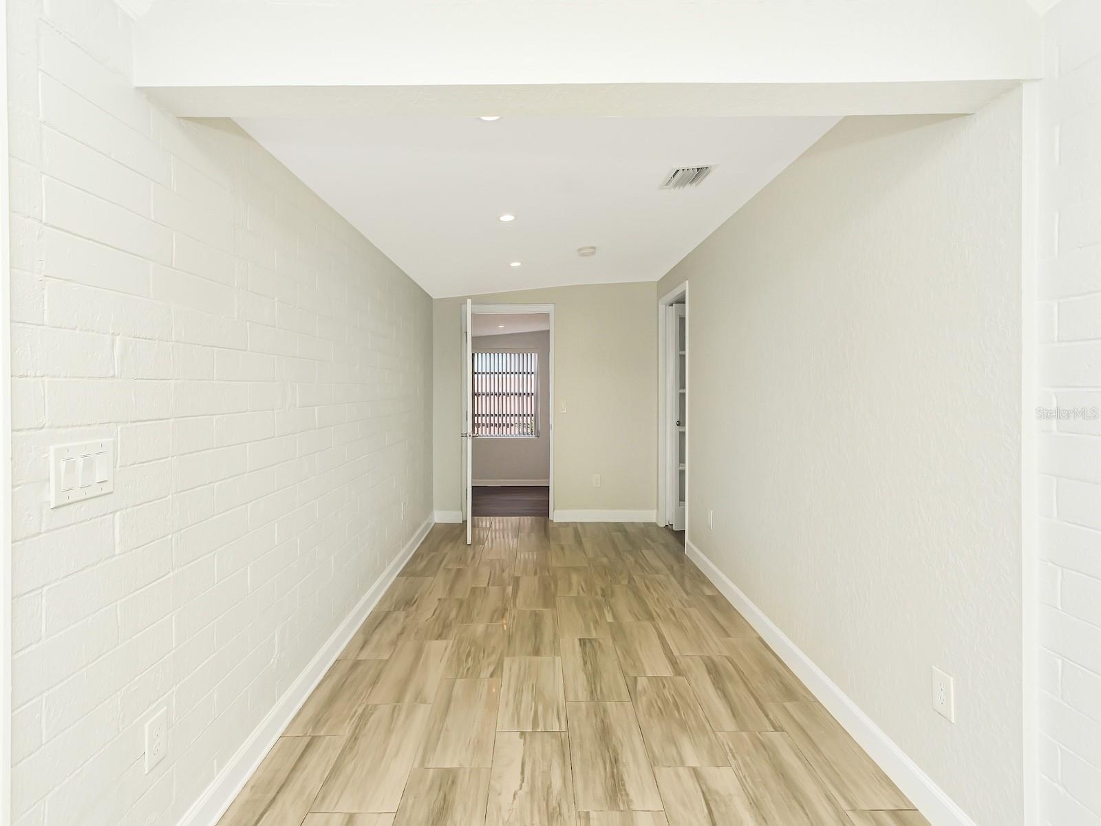 Image 12 of 27 For 750 Essex Place