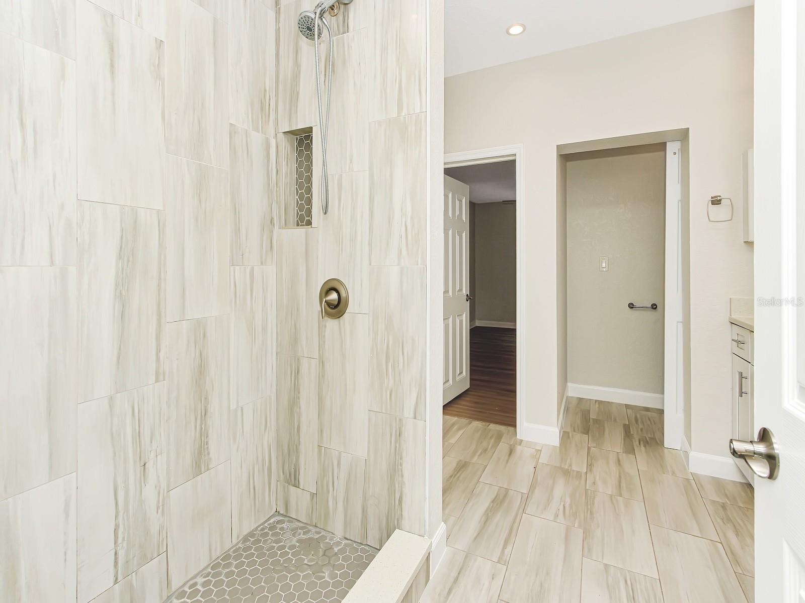 Image 17 of 27 For 750 Essex Place