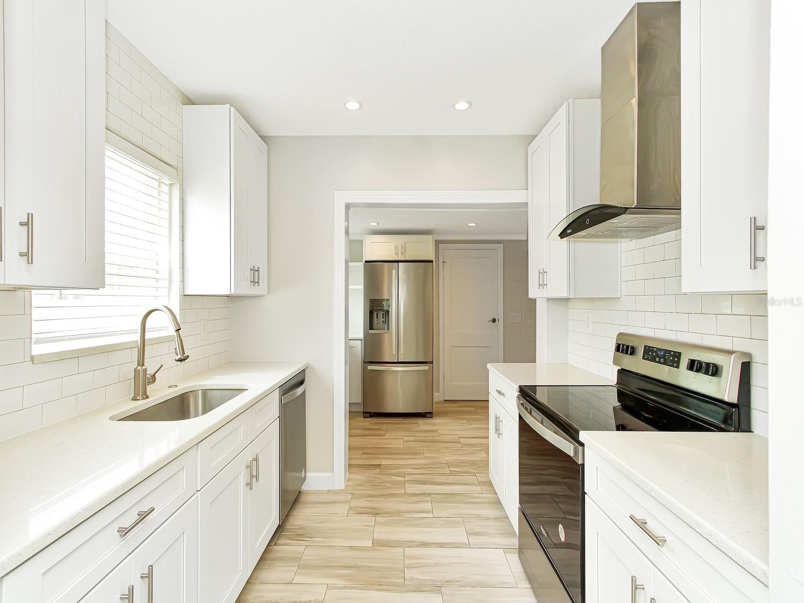 Image 5 of 27 For 750 Essex Place