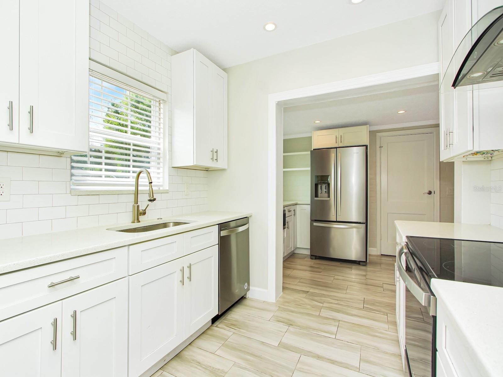 Image 6 of 27 For 750 Essex Place