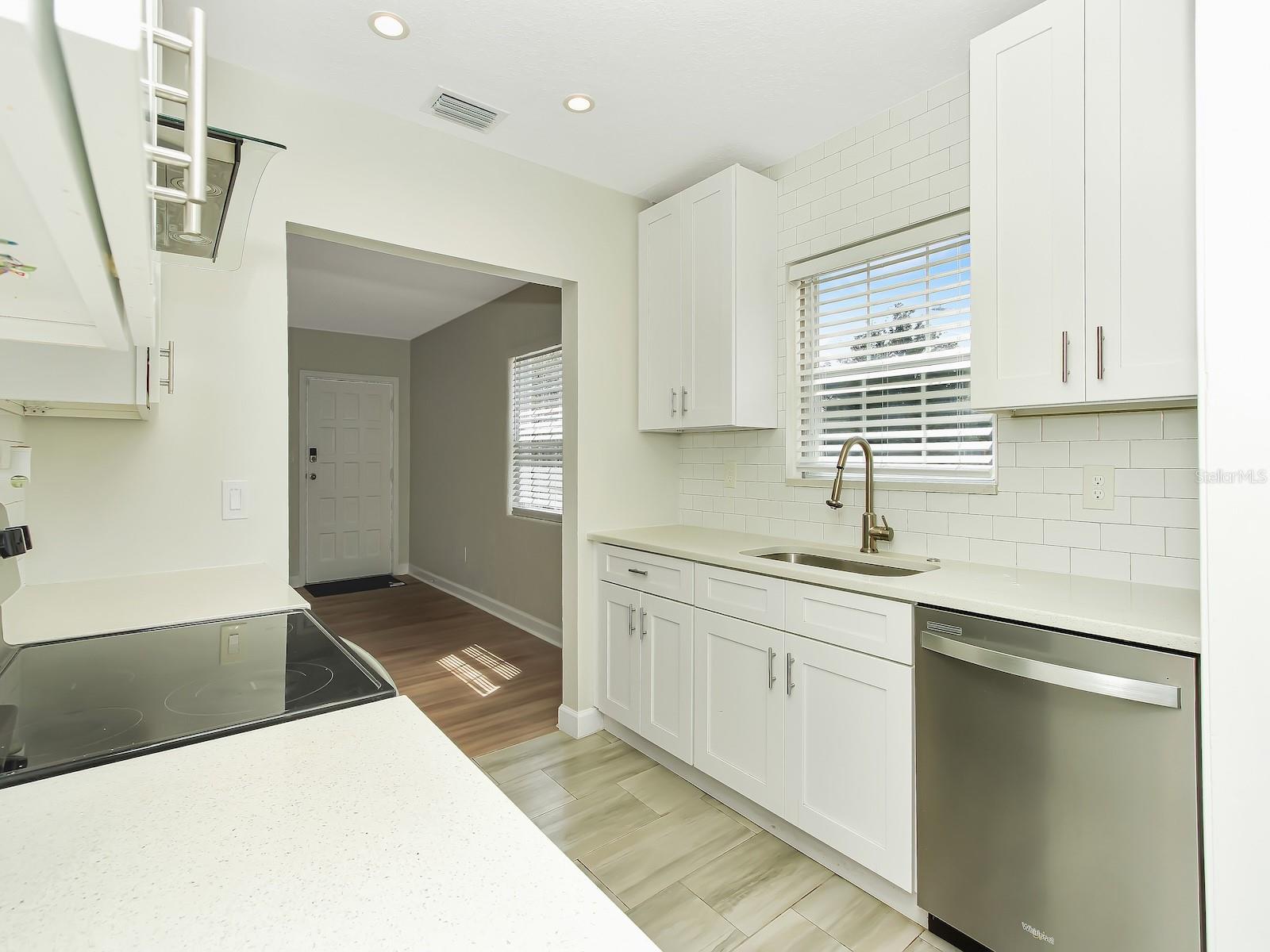 Image 9 of 27 For 750 Essex Place