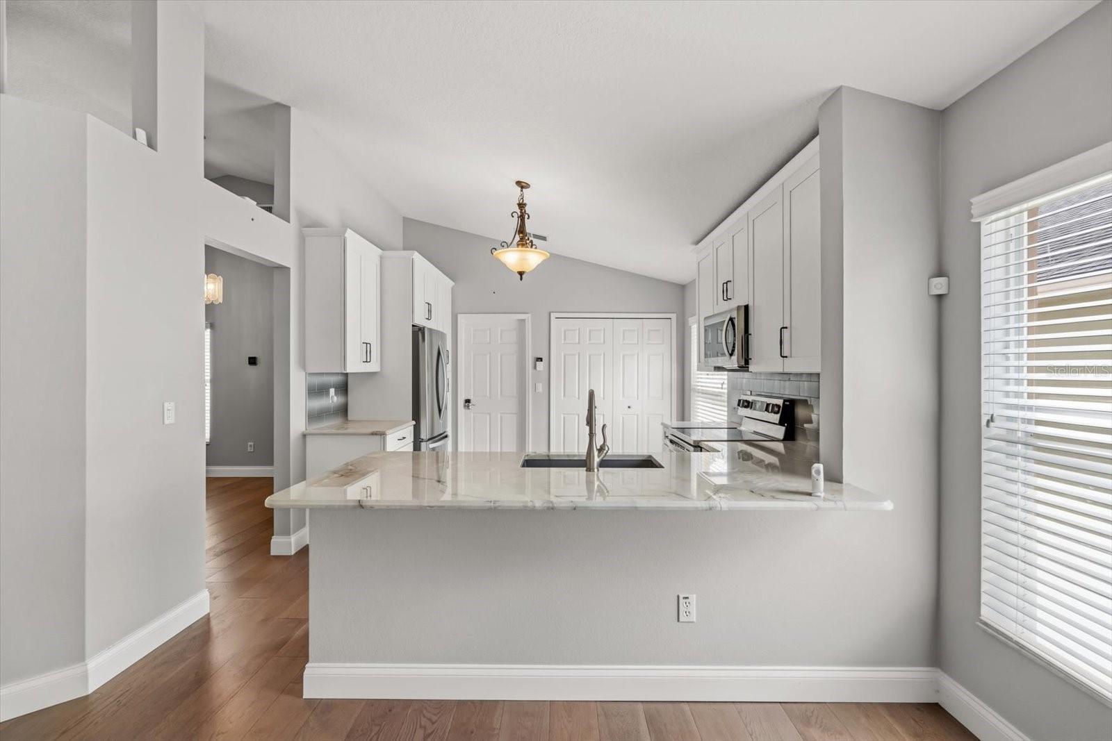 Listing photo id 8 for 5544 Misty Wood Court