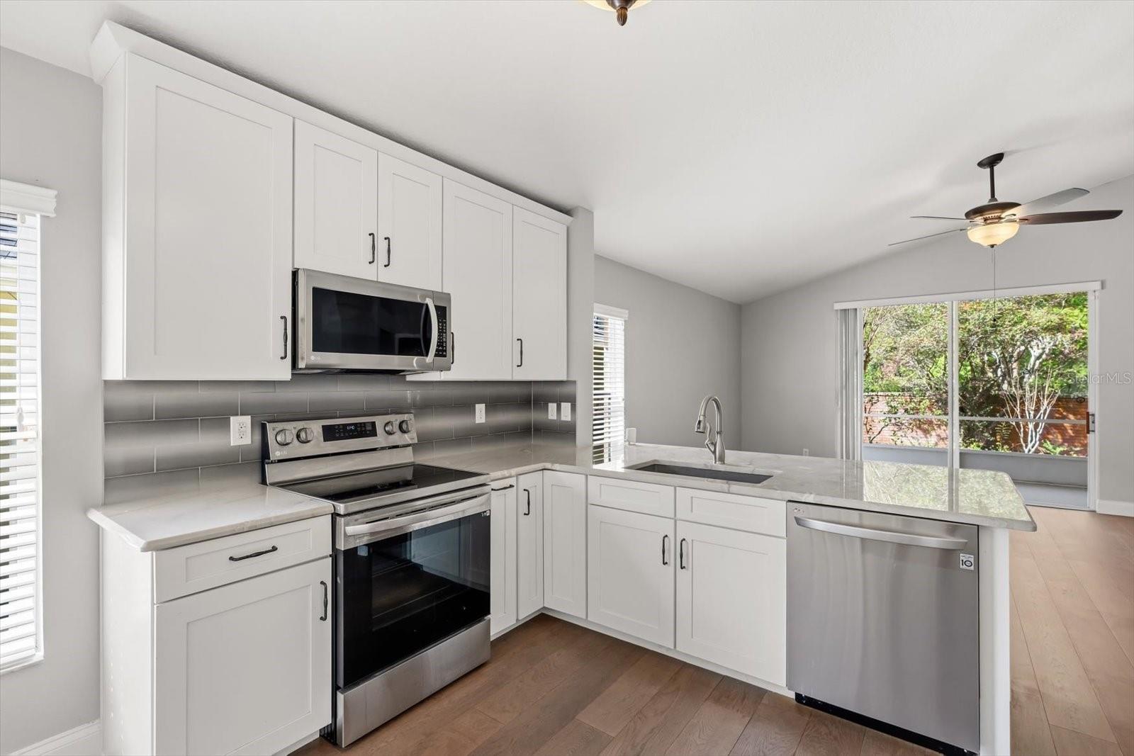 Listing photo id 9 for 5544 Misty Wood Court