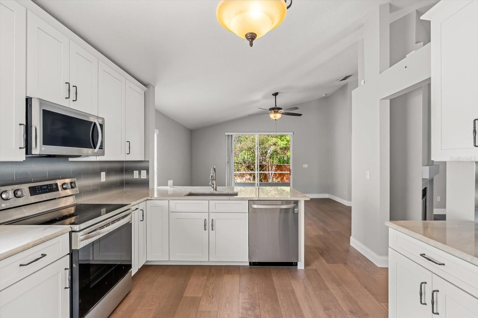 Listing photo id 10 for 5544 Misty Wood Court