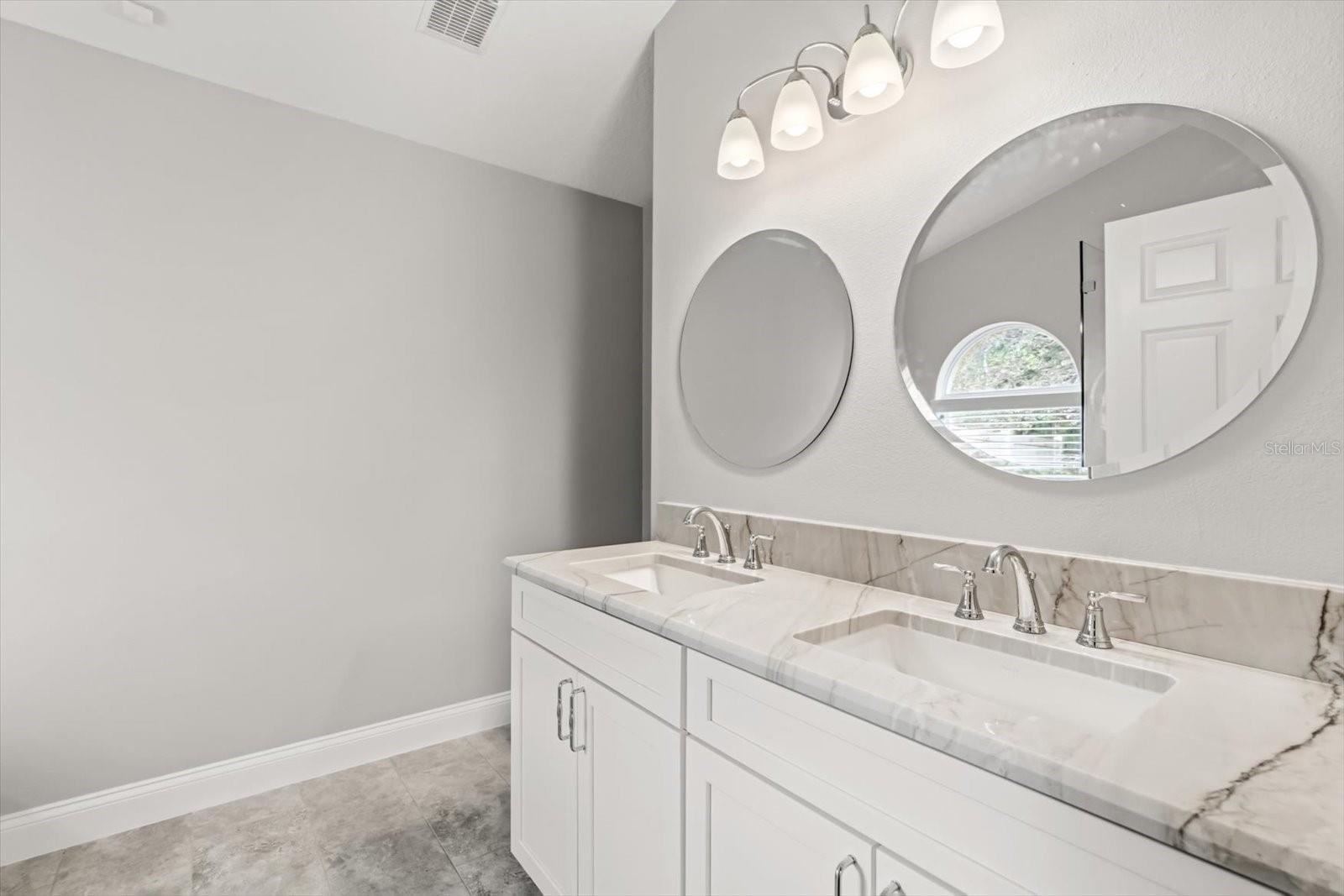 Listing photo id 19 for 5544 Misty Wood Court