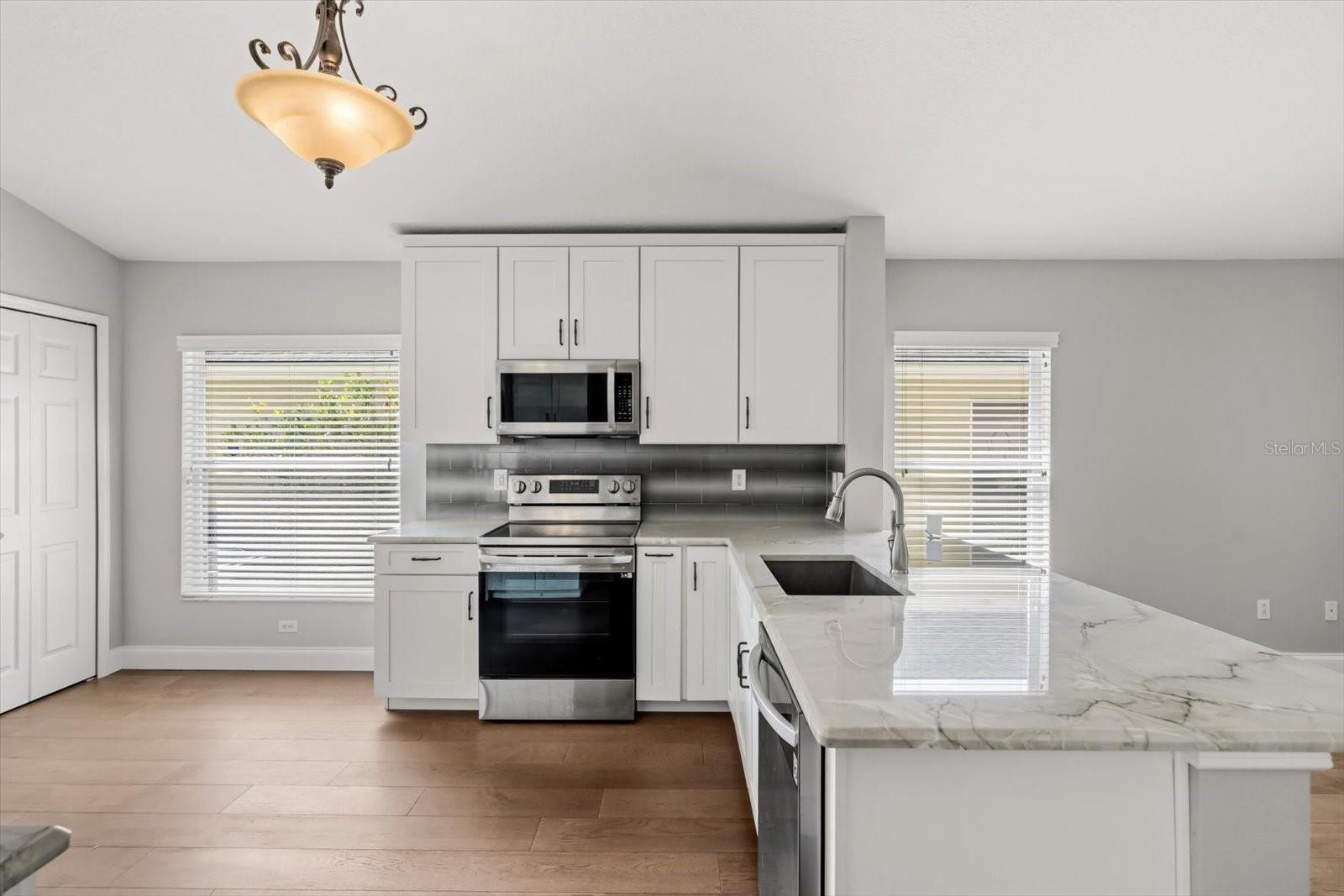 Listing photo id 6 for 5544 Misty Wood Court