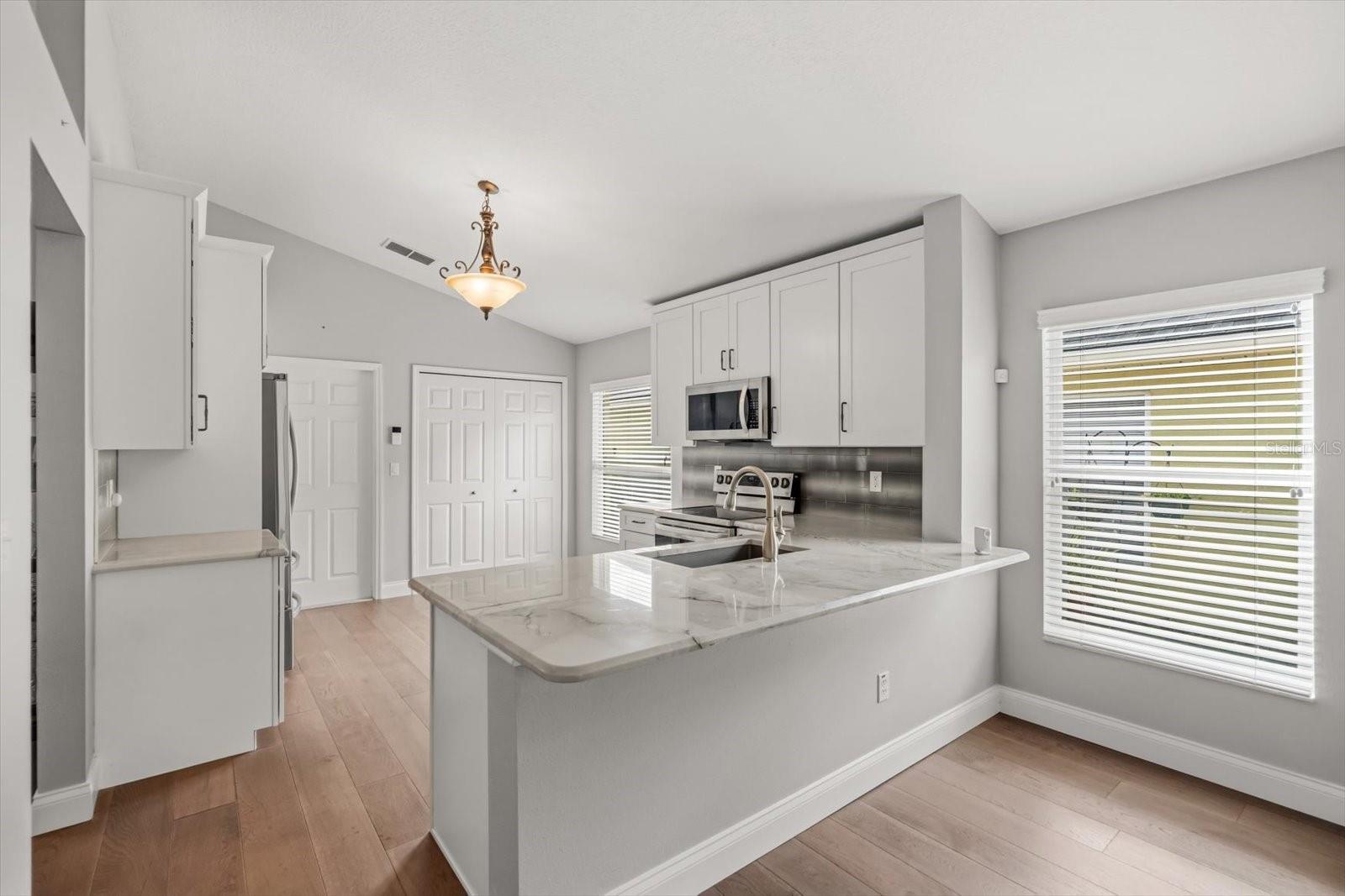 Listing photo id 7 for 5544 Misty Wood Court