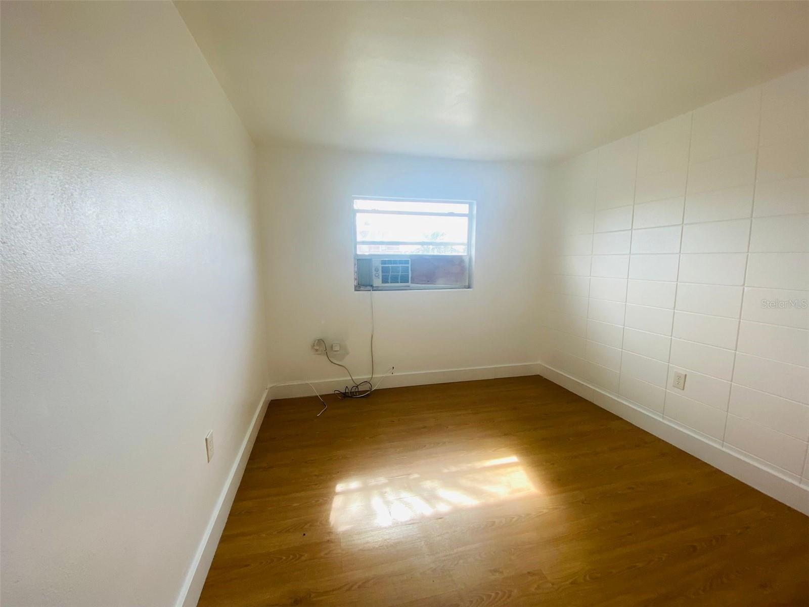 Image 14 of 15 For 1341 West Point Drive 07