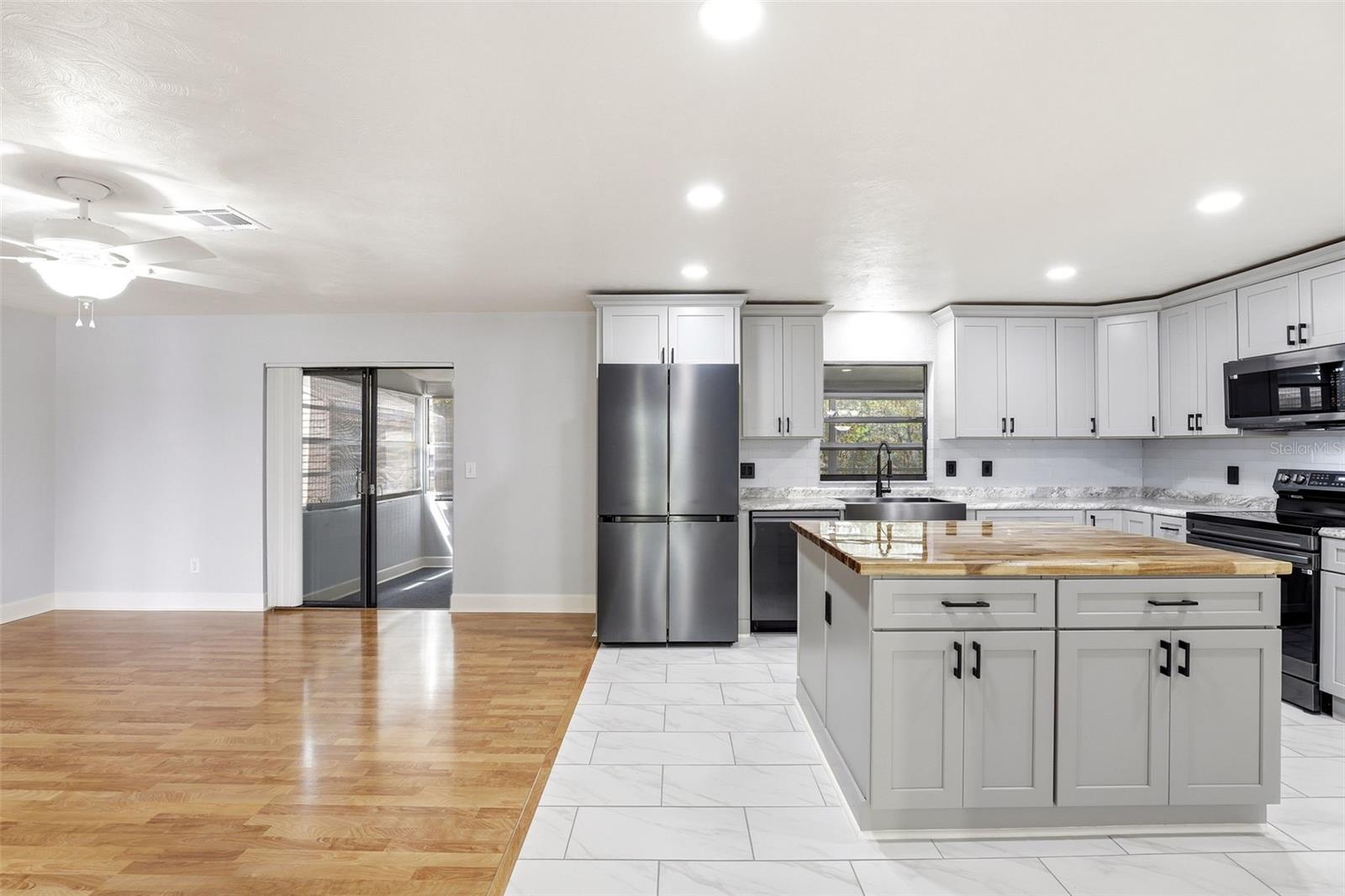 Image 11 of 40 For 303 Evergreen Court