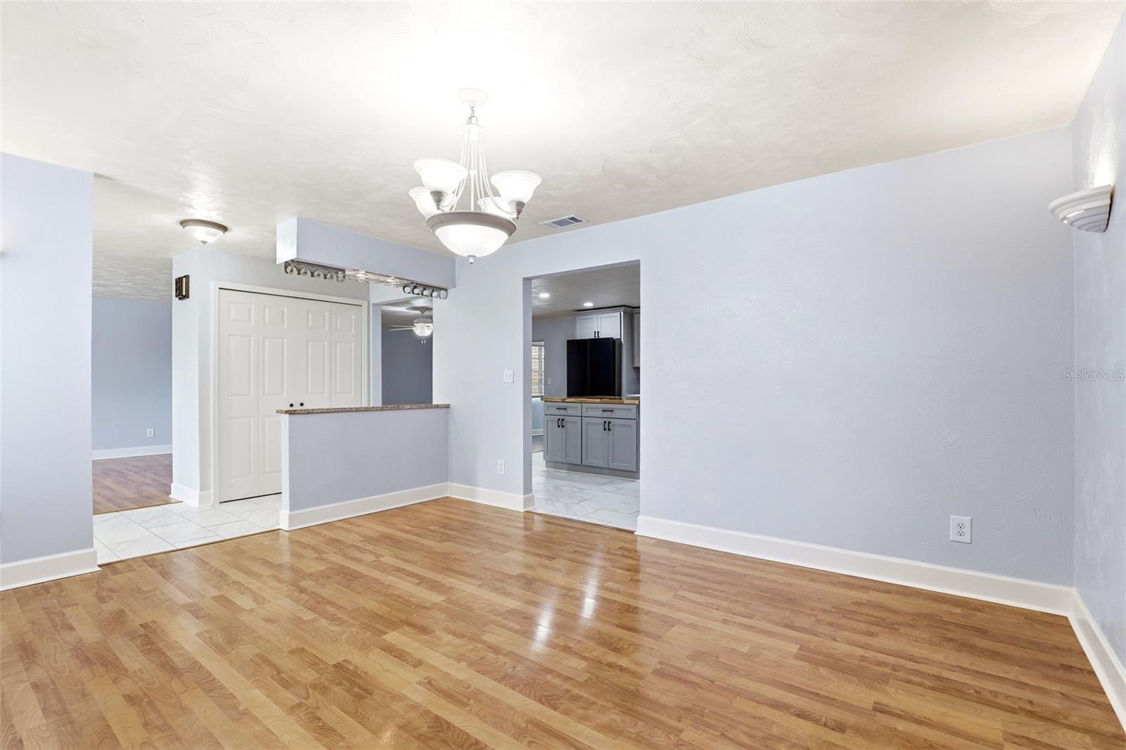 Image 15 of 40 For 303 Evergreen Court