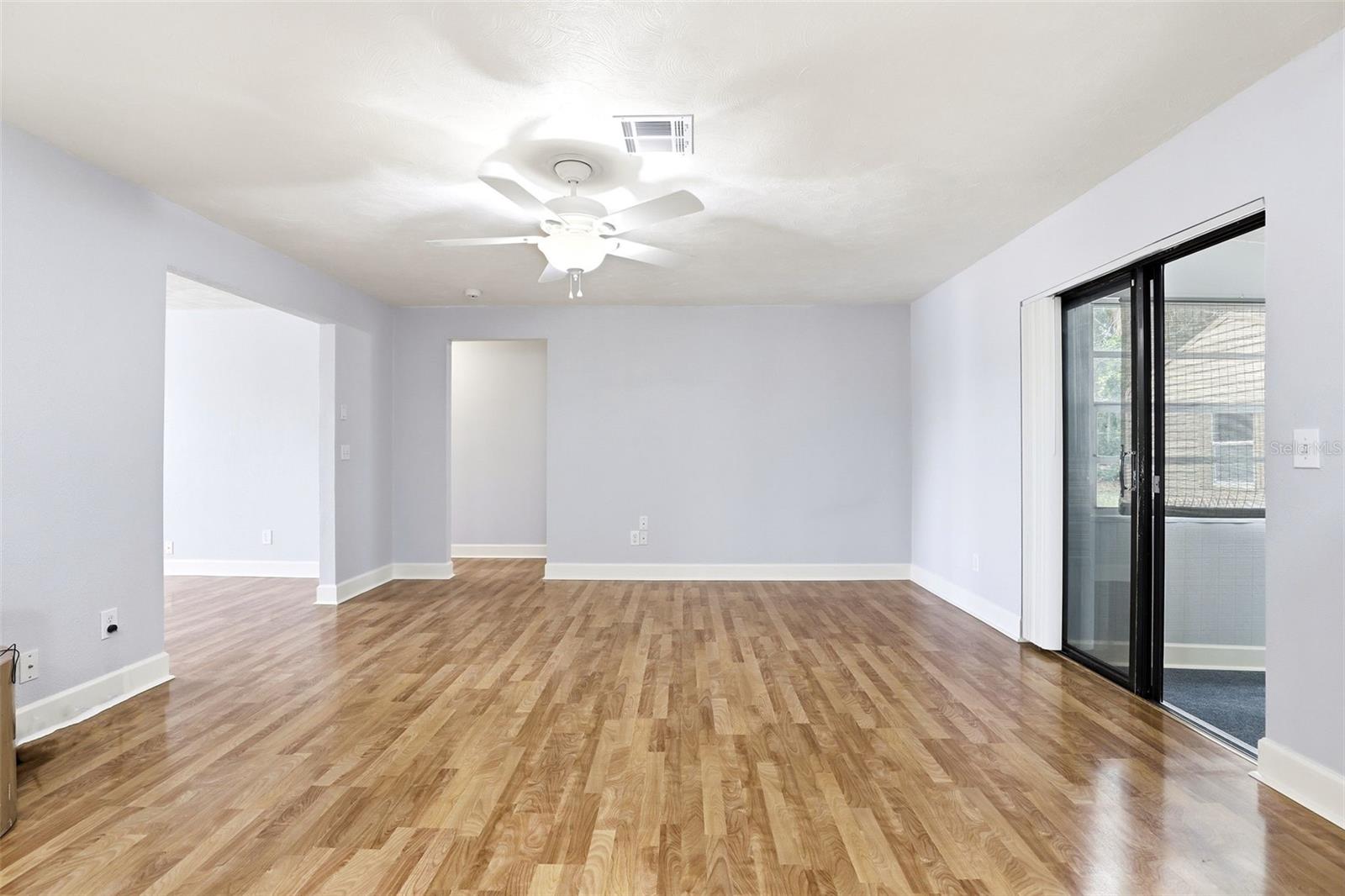 Image 18 of 40 For 303 Evergreen Court