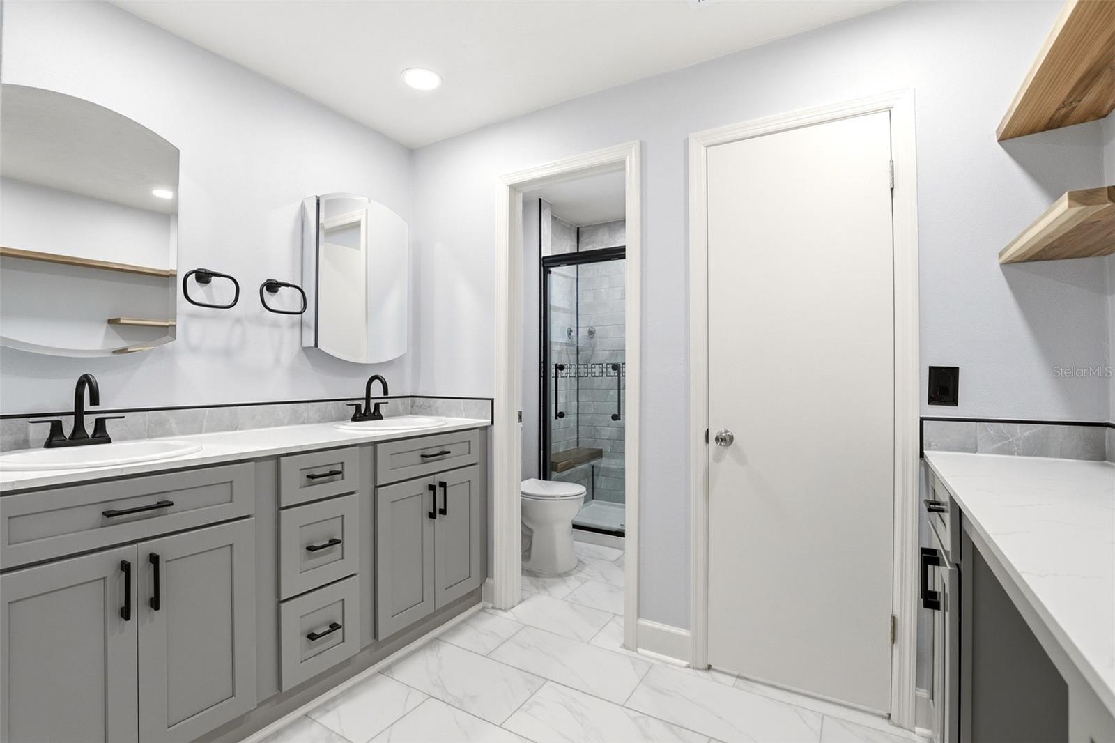 Image 22 of 40 For 303 Evergreen Court