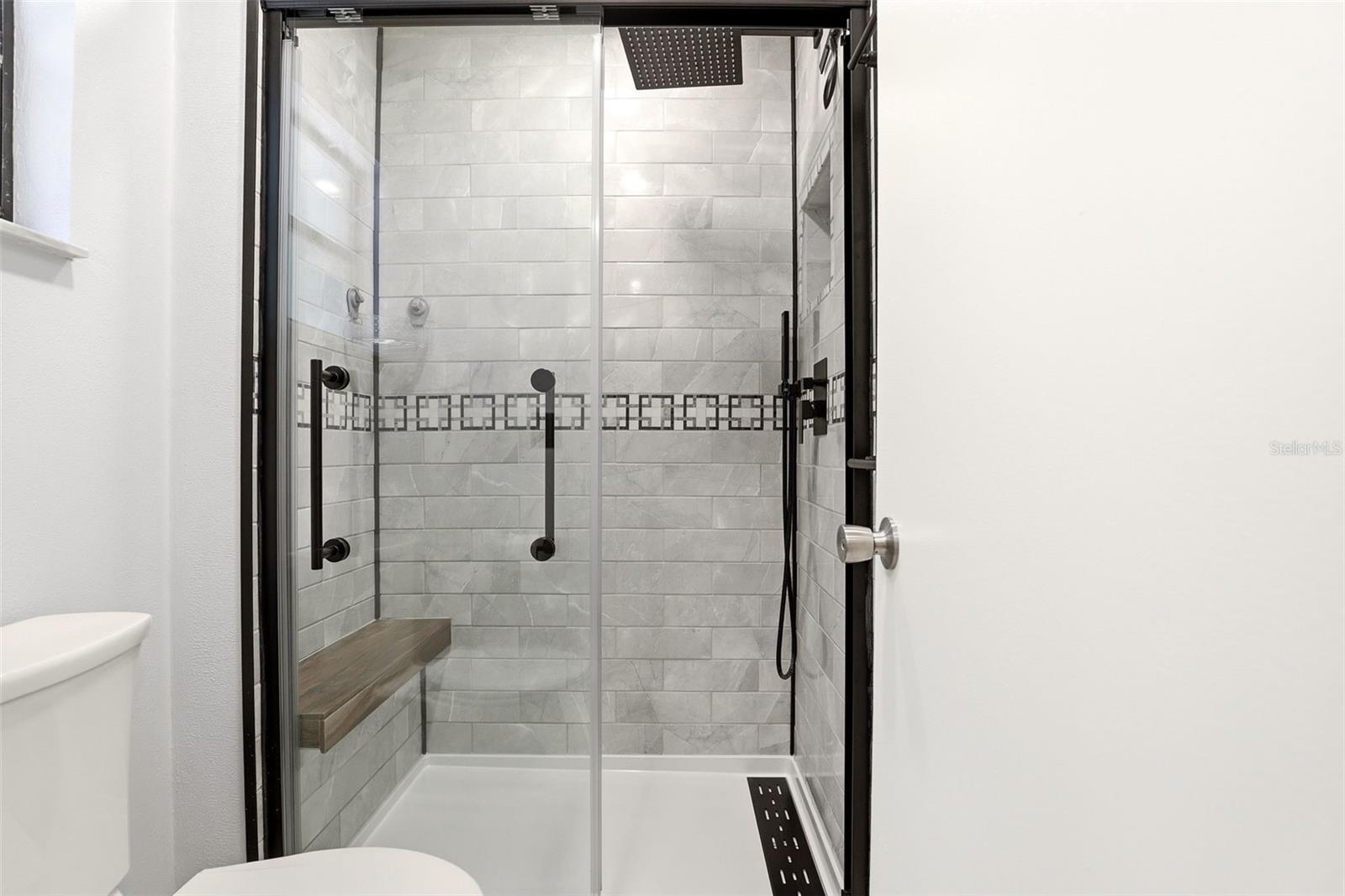 Image 23 of 40 For 303 Evergreen Court