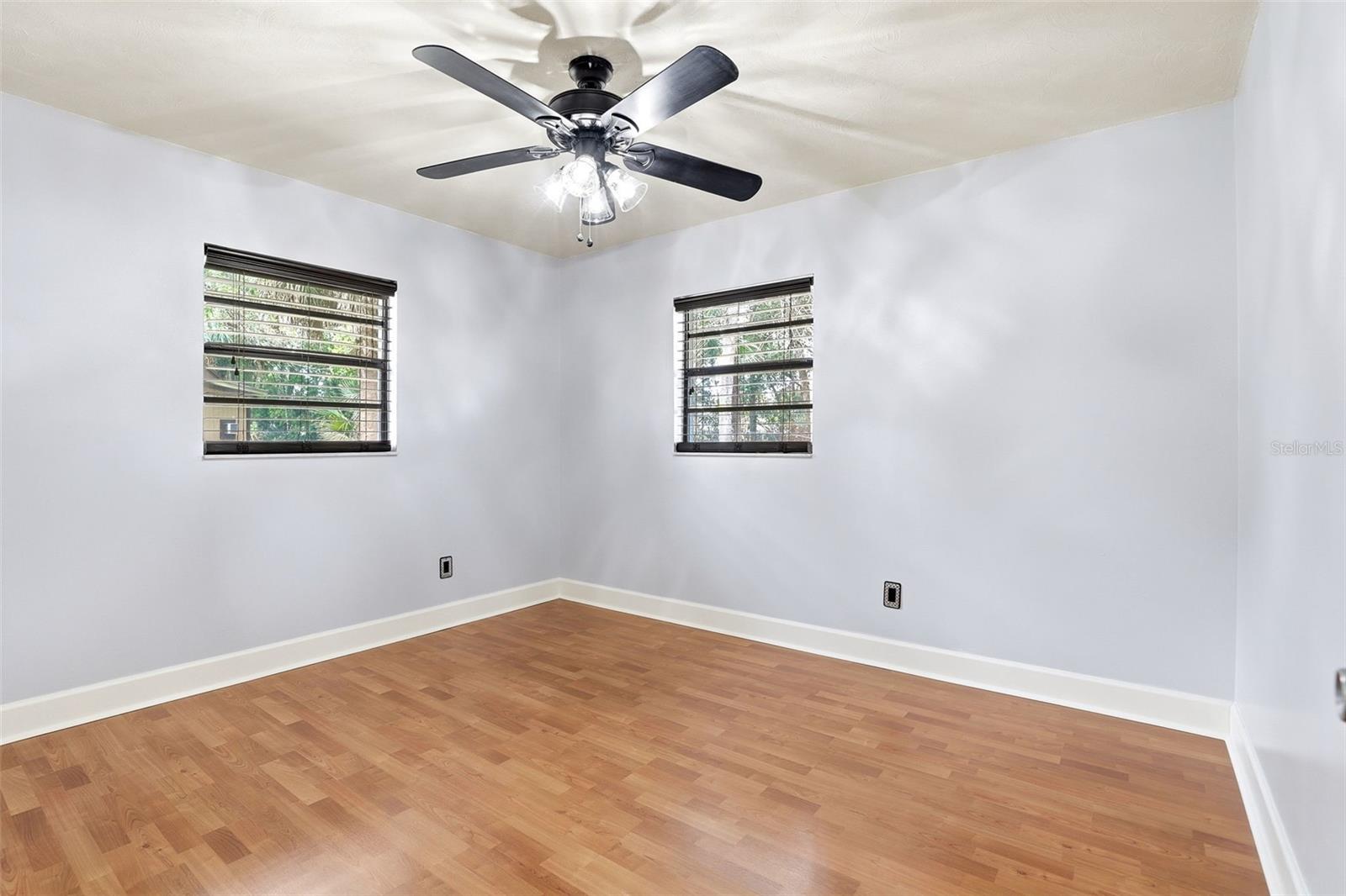 Image 28 of 40 For 303 Evergreen Court