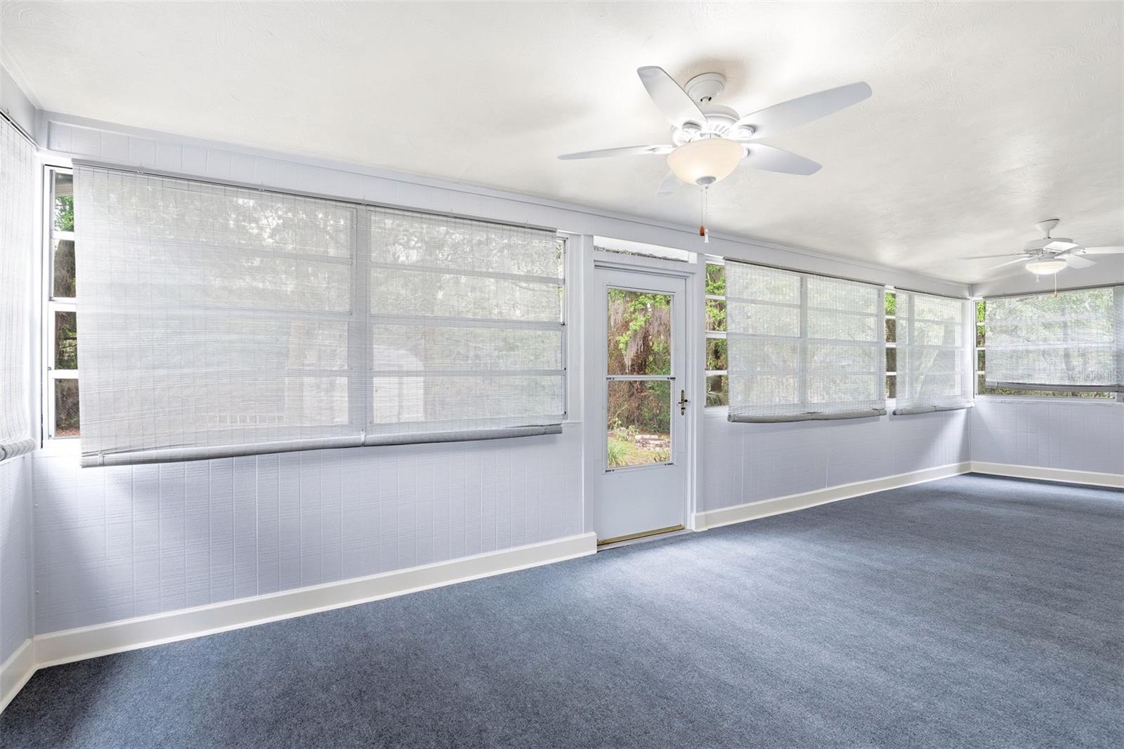 Image 29 of 40 For 303 Evergreen Court