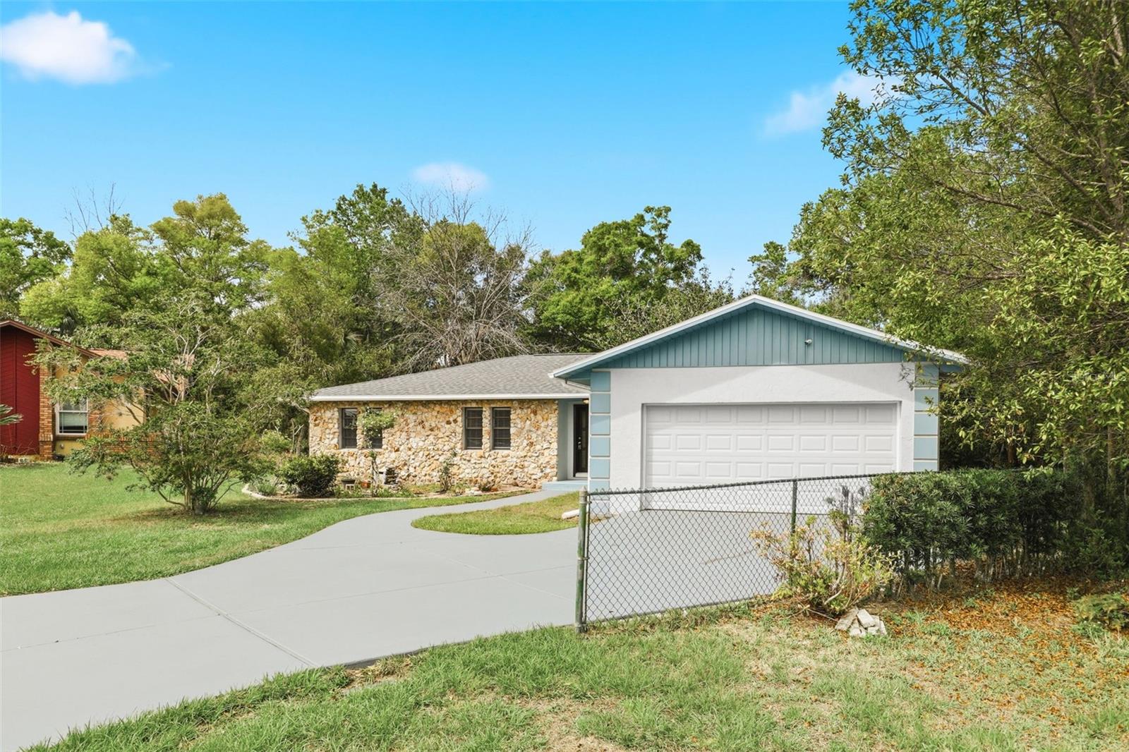 Image 3 of 40 For 303 Evergreen Court