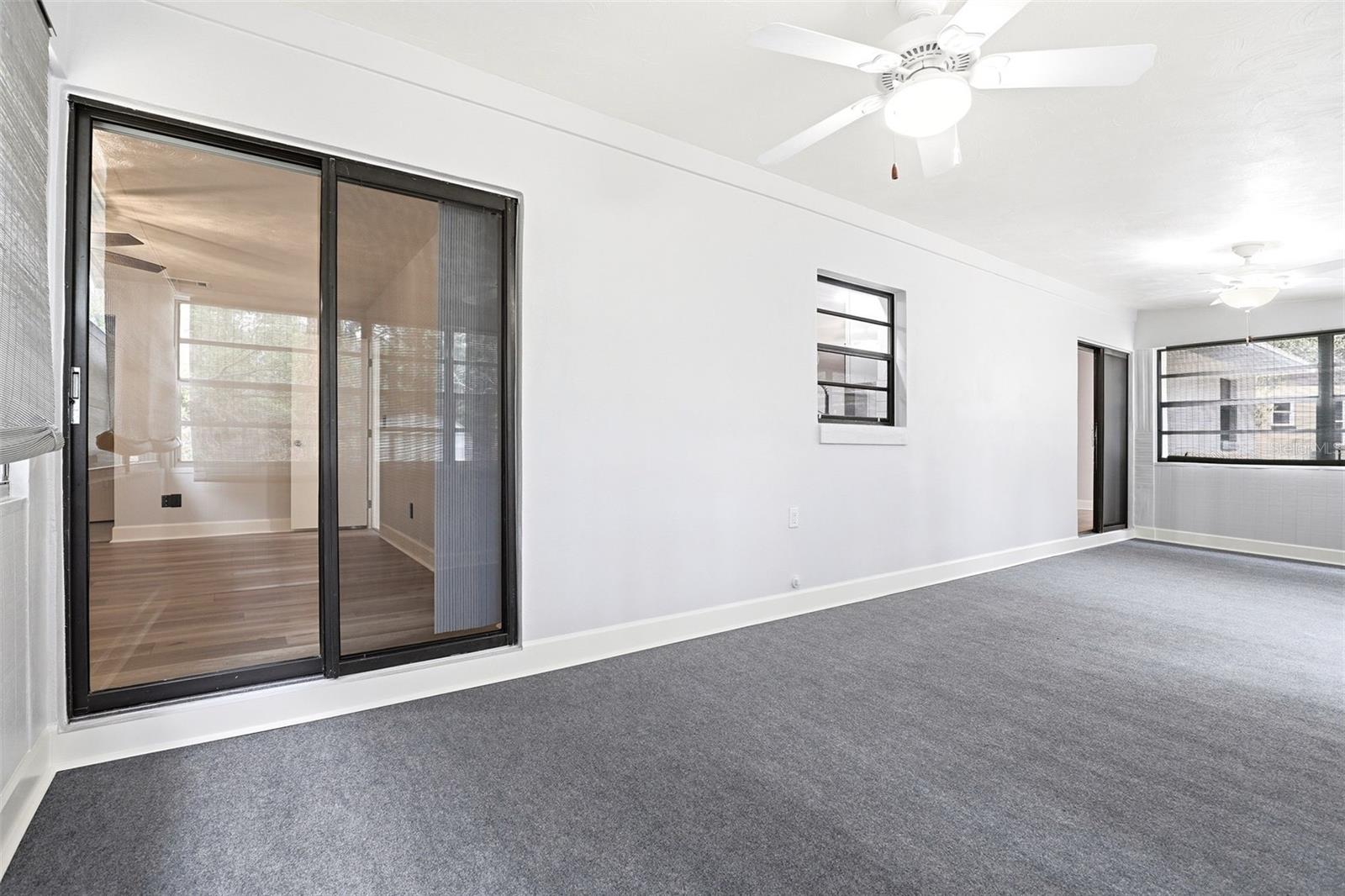 Image 30 of 40 For 303 Evergreen Court